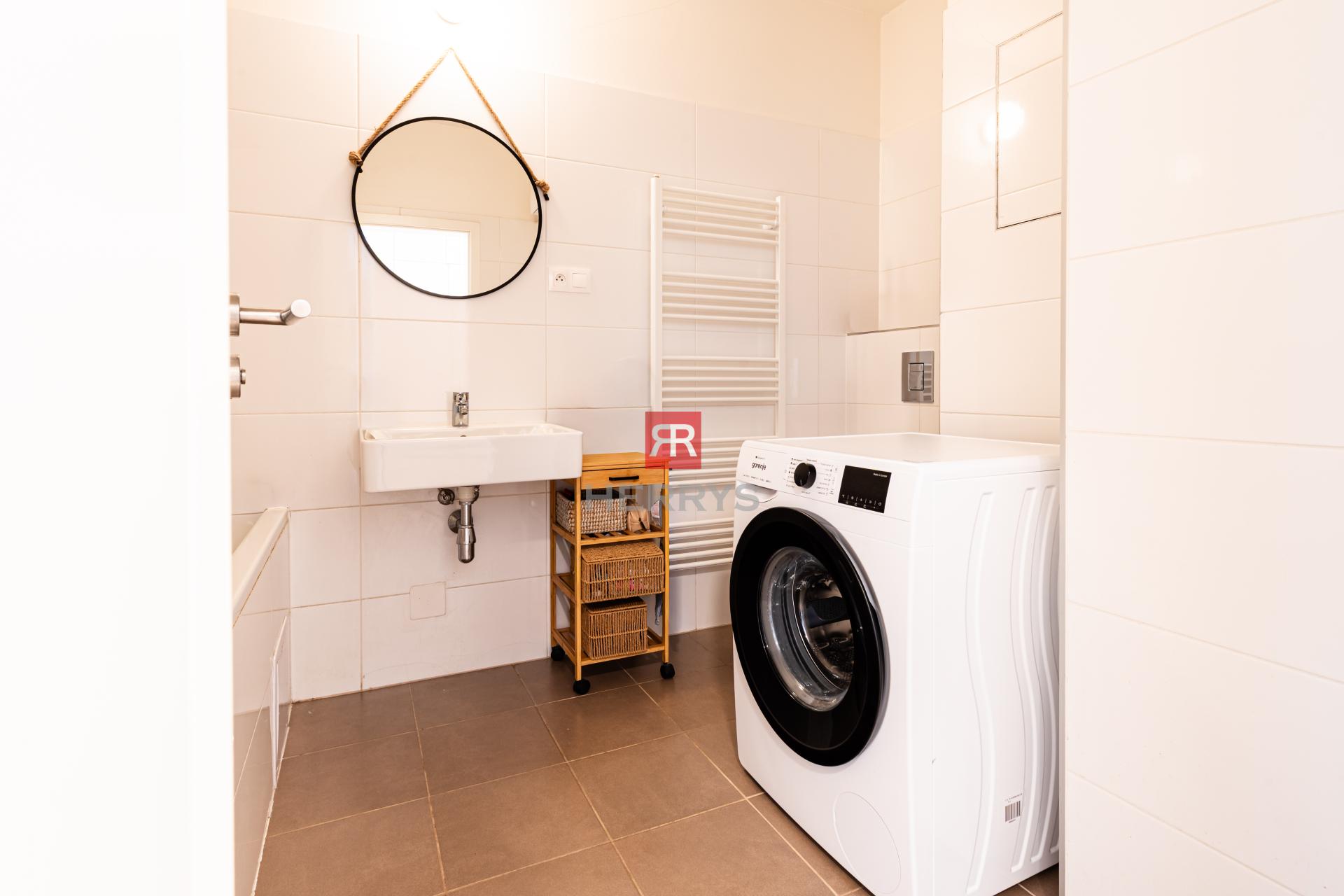 HERRYS – Štýlový 2-izbový byt s hrejivou atmosférou na najvyššom poschodí &nbsp;| S parkovaním | Slnečnice Viladomy