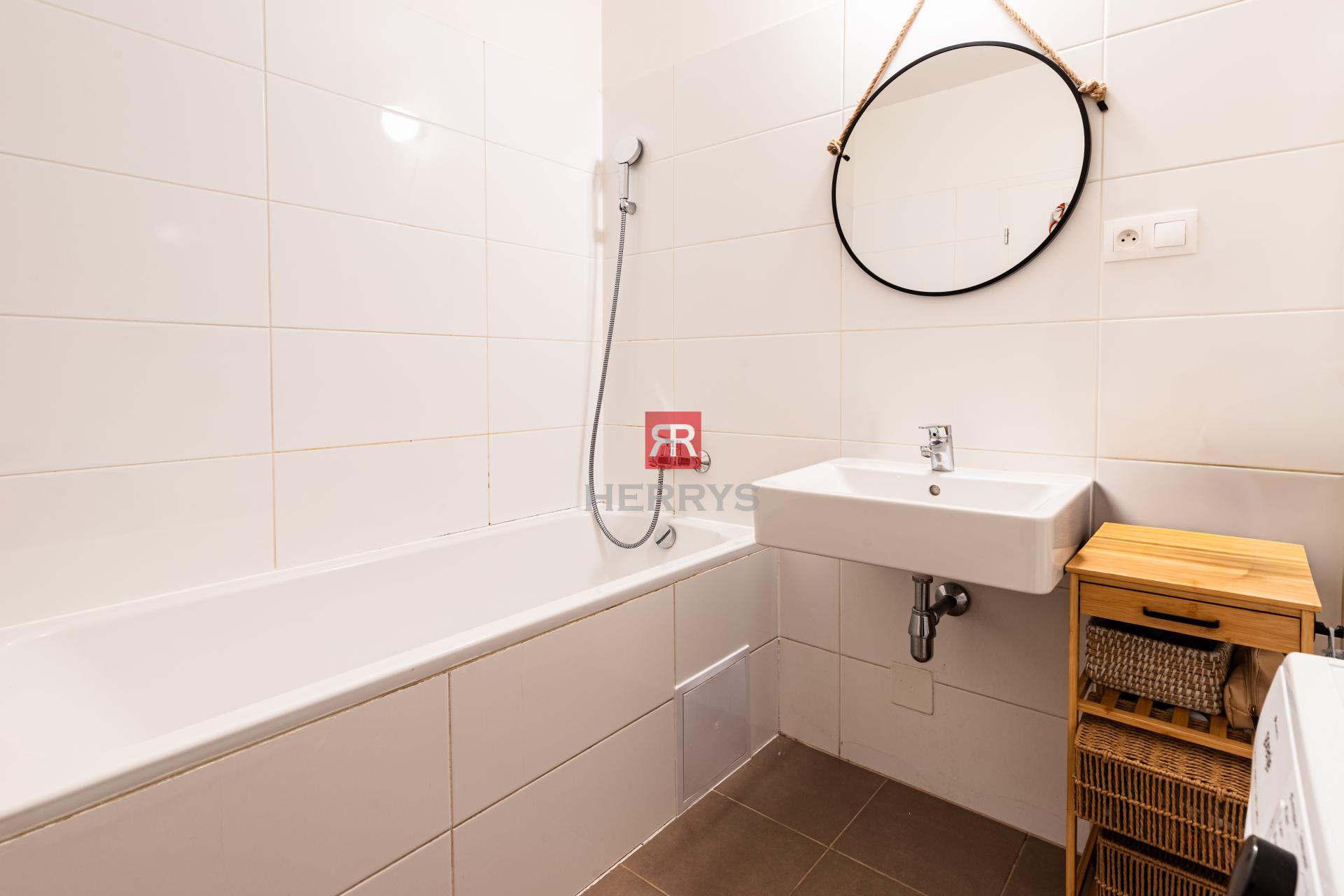 HERRYS – Štýlový 2-izbový byt s hrejivou atmosférou na najvyššom poschodí &nbsp;| S parkovaním | Slnečnice Viladomy