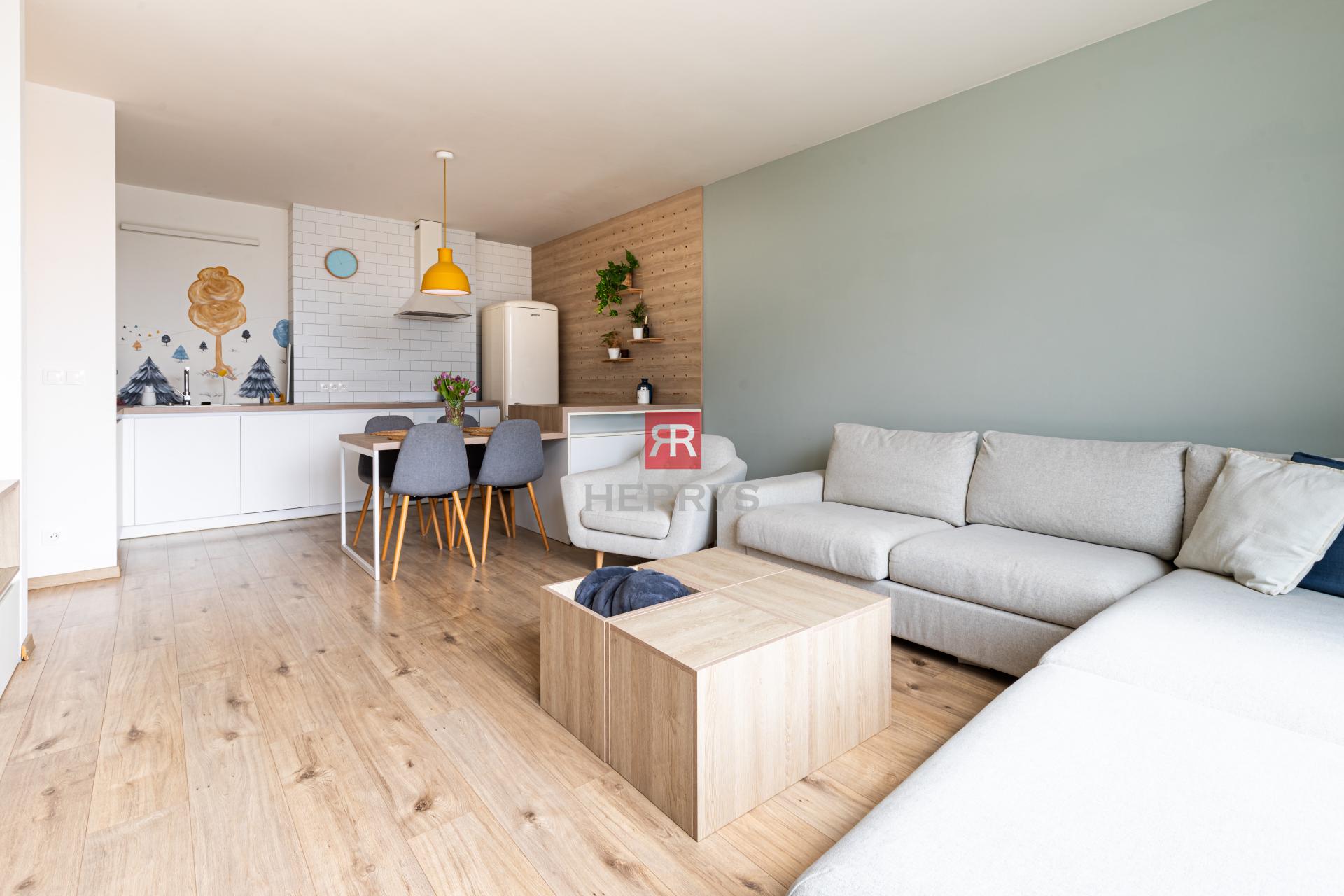 HERRYS – Štýlový 2-izbový byt s hrejivou atmosférou na najvyššom poschodí &nbsp;| S parkovaním | Slnečnice Viladomy