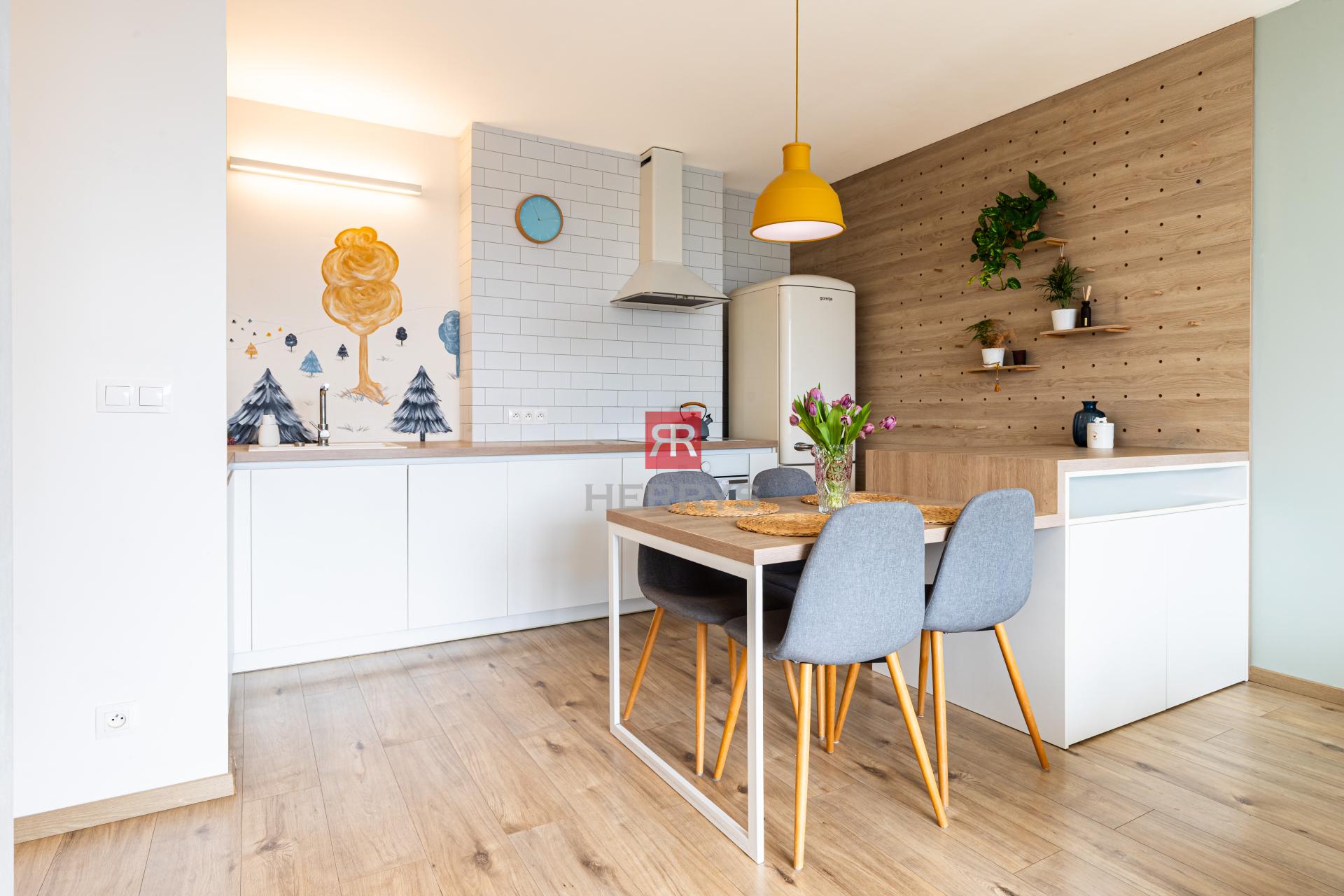 HERRYS – Štýlový 2-izbový byt s hrejivou atmosférou na najvyššom poschodí &nbsp;| S parkovaním | Slnečnice Viladomy