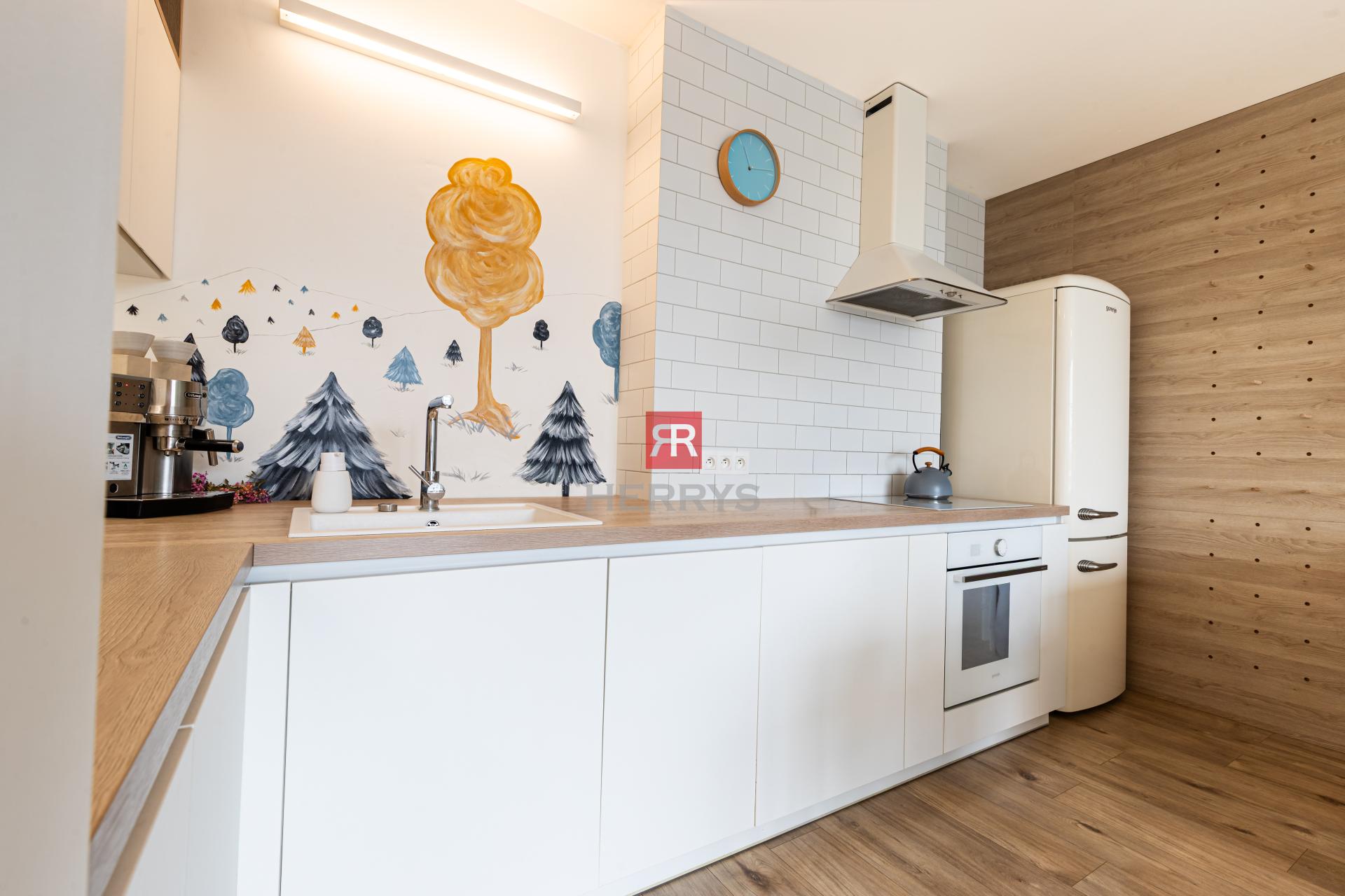 HERRYS – Štýlový 2-izbový byt s hrejivou atmosférou na najvyššom poschodí &nbsp;| S parkovaním | Slnečnice Viladomy