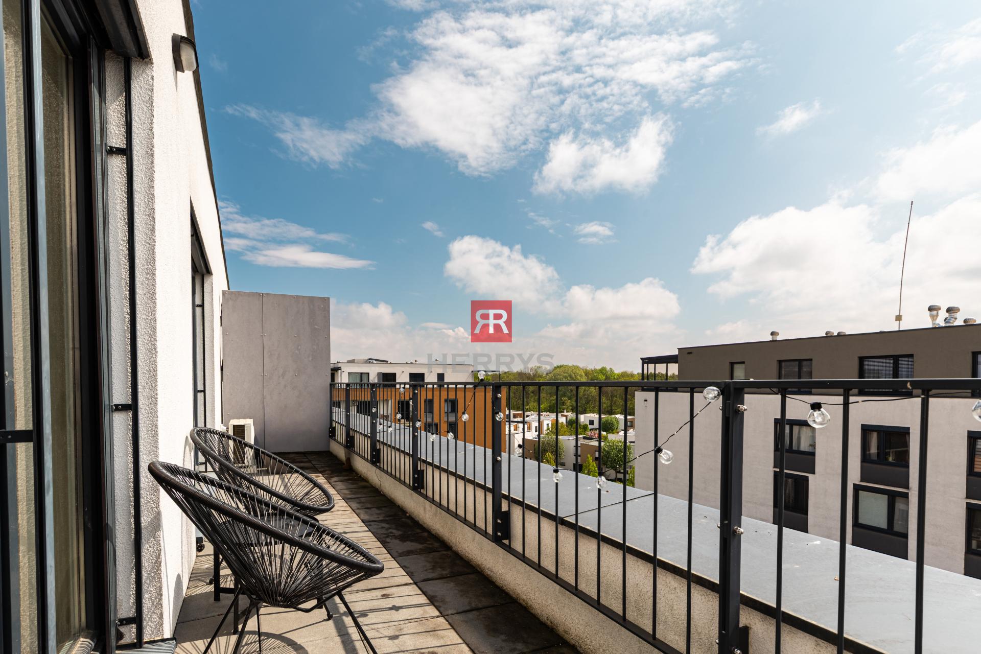 HERRYS – Štýlový 2-izbový byt s hrejivou atmosférou na najvyššom poschodí &nbsp;| S parkovaním | Slnečnice Viladomy