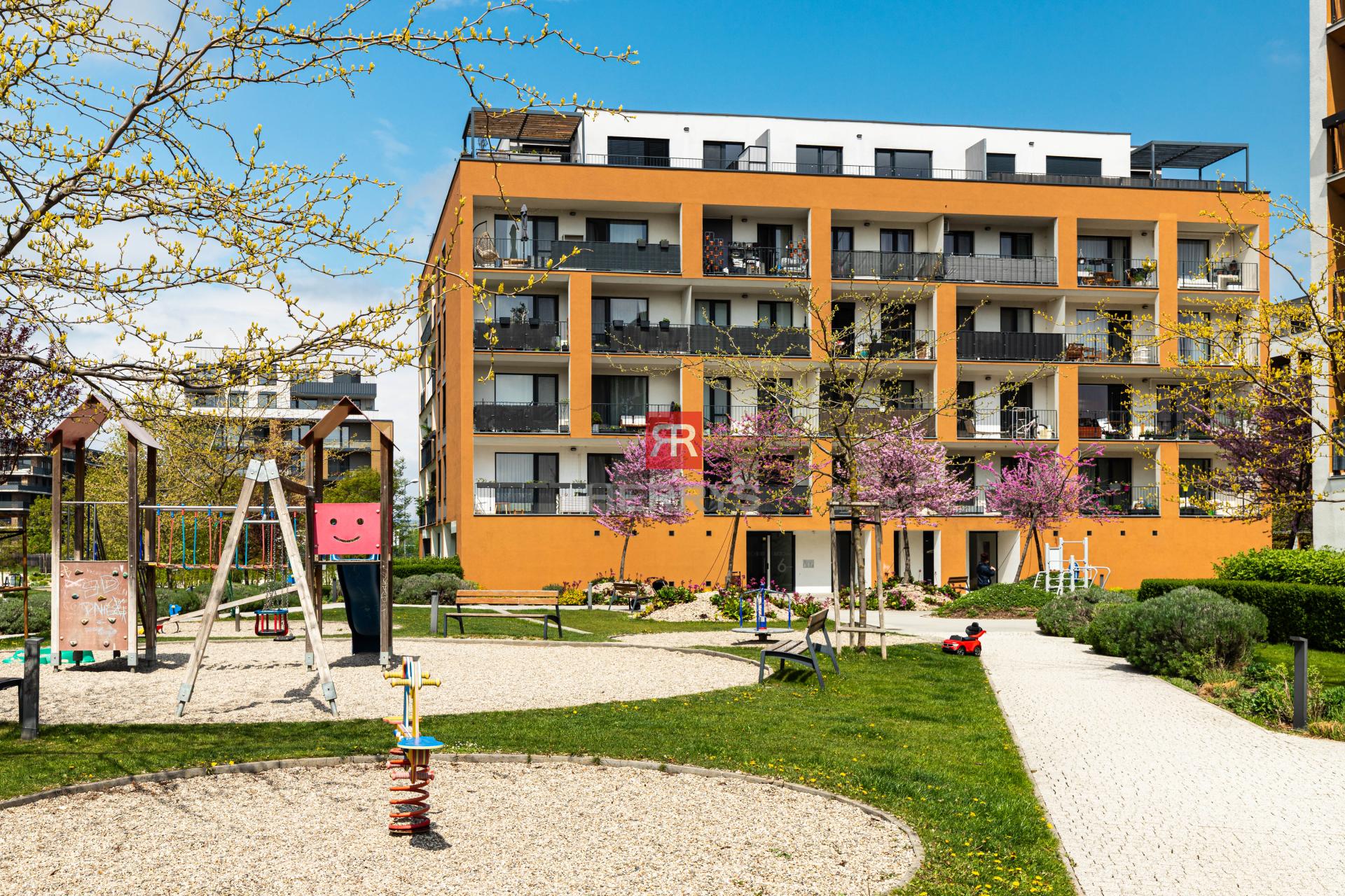 HERRYS – Štýlový 2-izbový byt s hrejivou atmosférou na najvyššom poschodí &nbsp;| S parkovaním | Slnečnice Viladomy