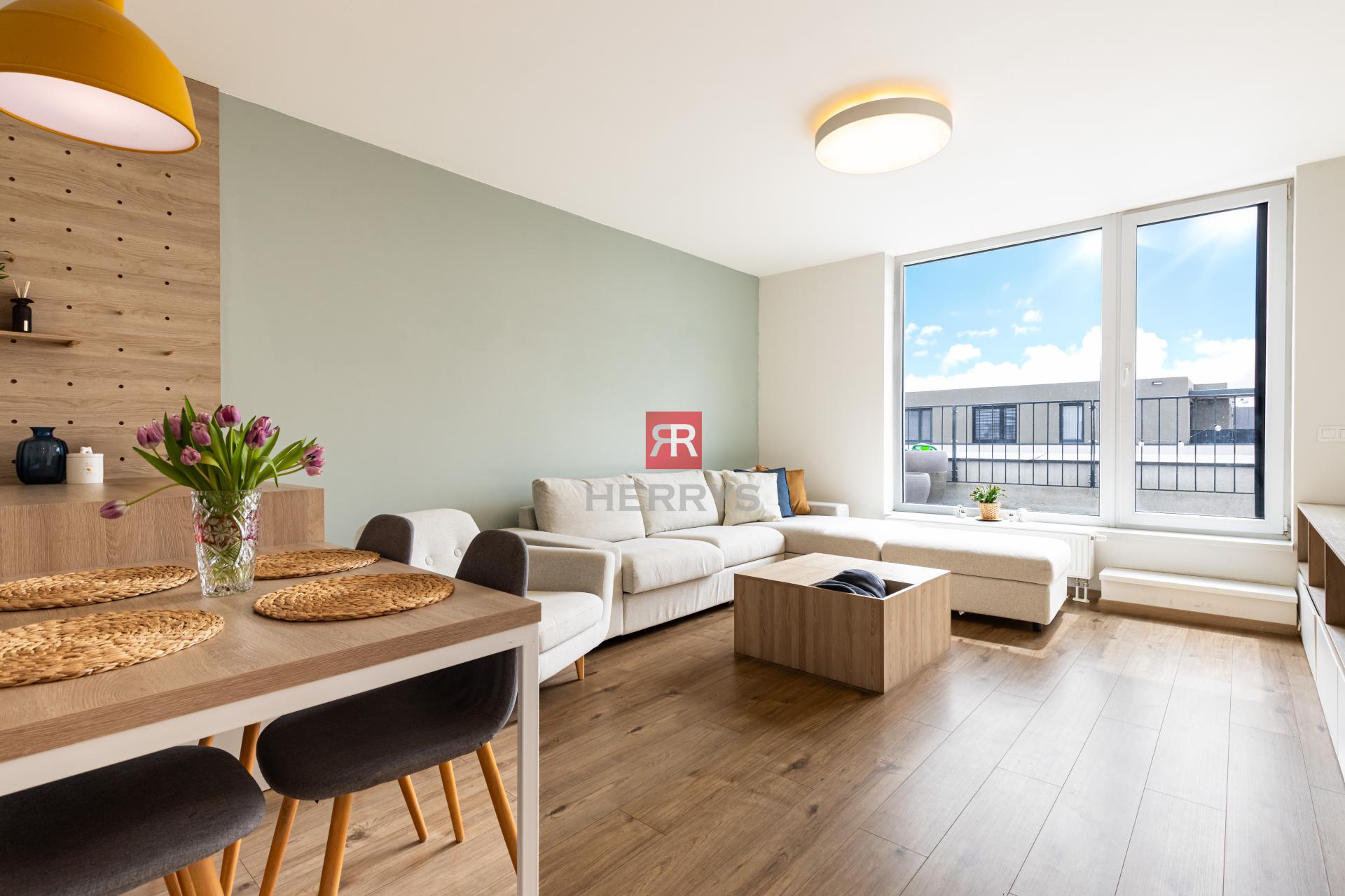 HERRYS – Štýlový 2-izbový byt s hrejivou atmosférou na najvyššom poschodí &nbsp;| S parkovaním | Slnečnice Viladomy