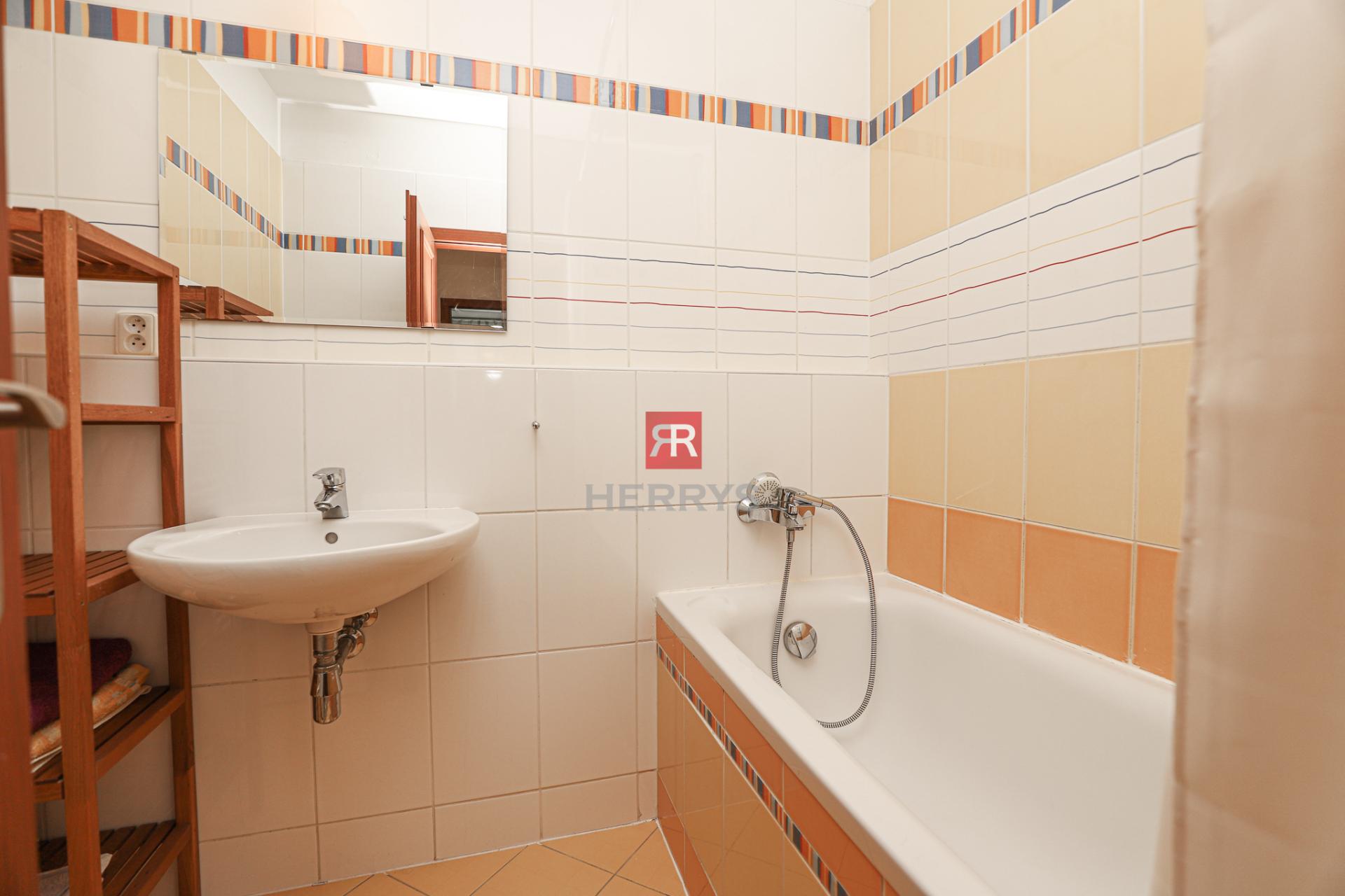 HERRYS - Spacious 2-bedroom apartment with a loggia for sale near Aupark