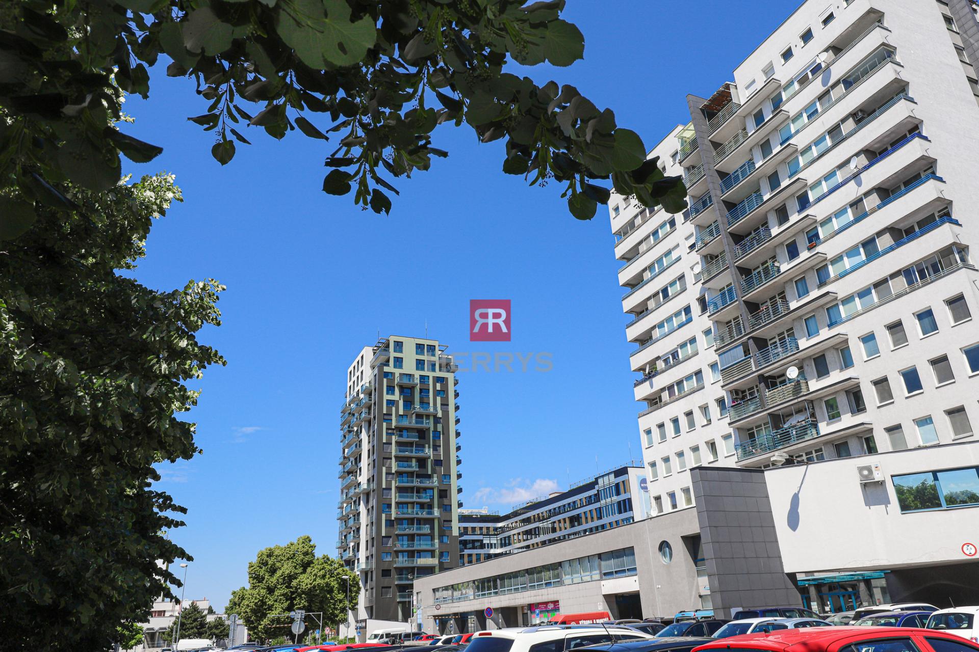HERRYS - Spacious 2-bedroom apartment with a loggia for sale near Aupark