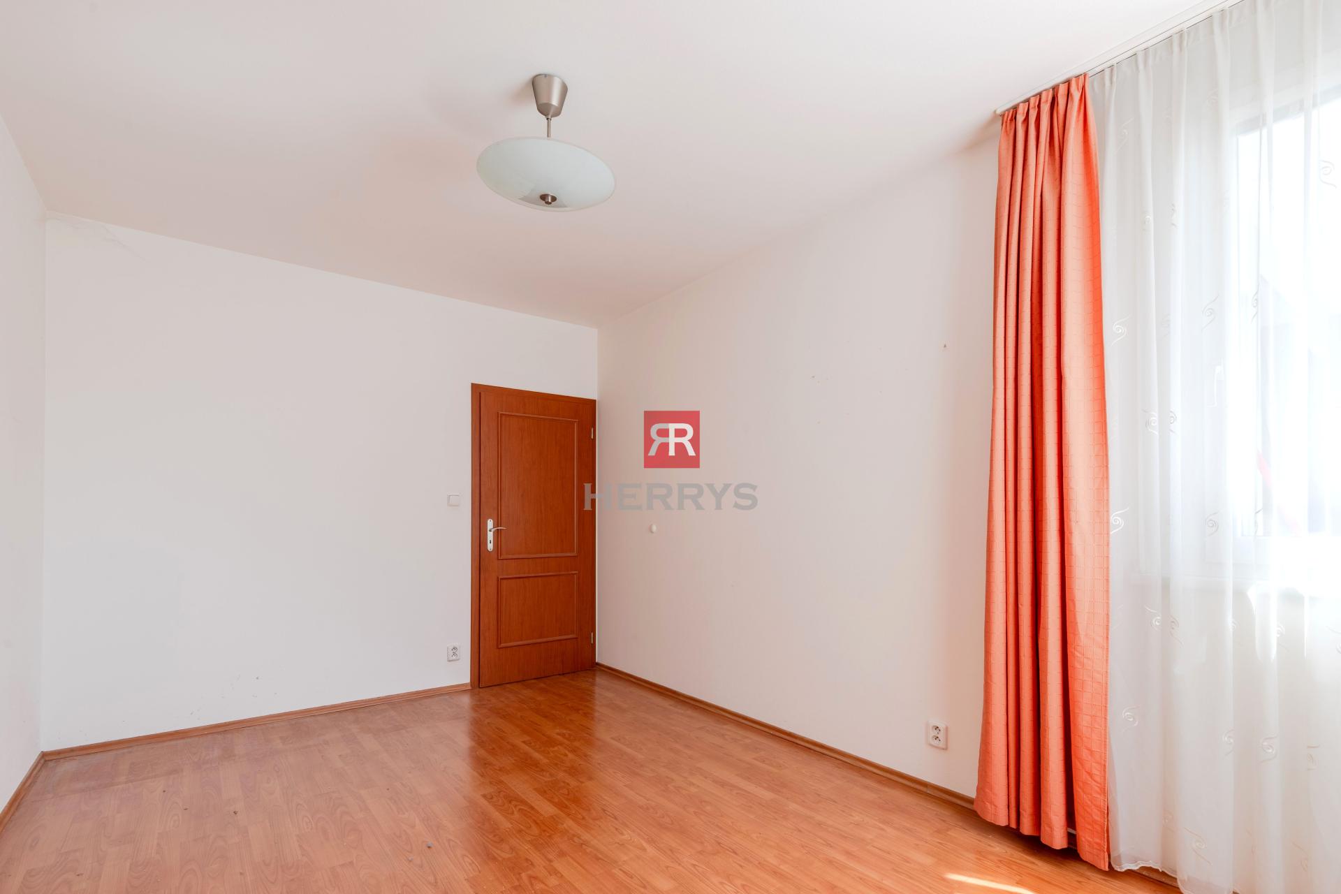 HERRYS - Spacious 2-bedroom apartment with a loggia for sale near Aupark