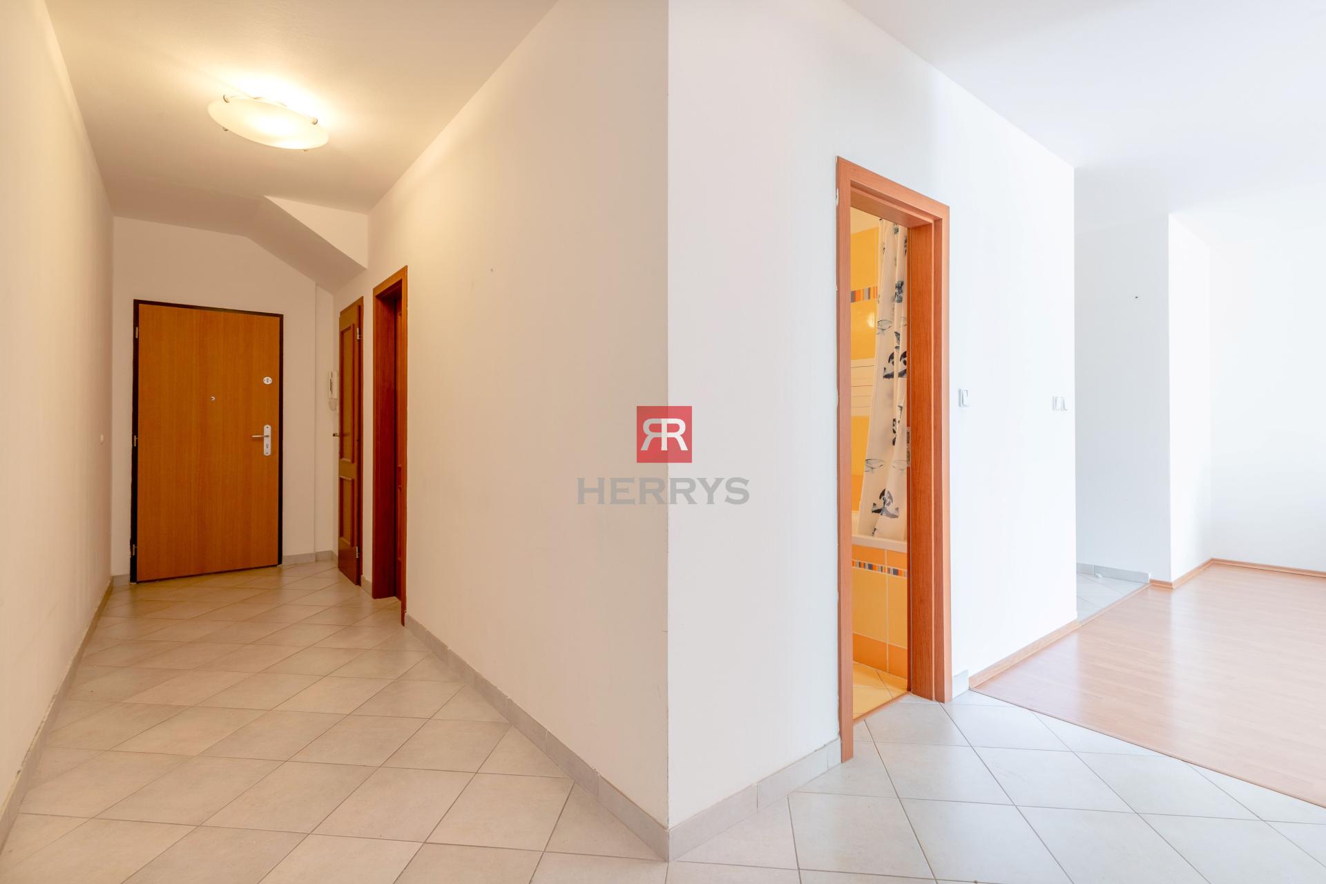 HERRYS - Spacious 2-bedroom apartment with a loggia for sale near Aupark