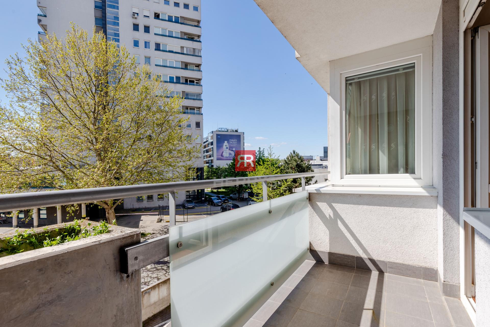 HERRYS - Spacious 2-bedroom apartment with a loggia for sale near Aupark