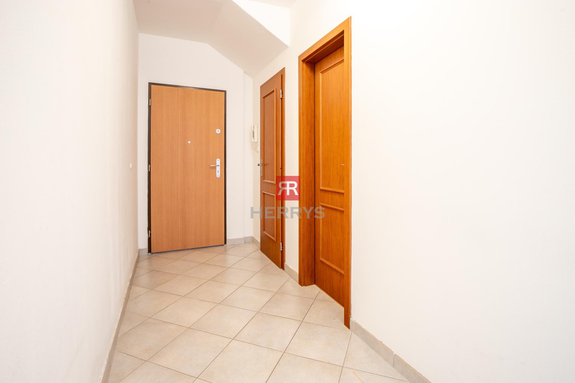 HERRYS - Spacious 2-bedroom apartment with a loggia for sale near Aupark