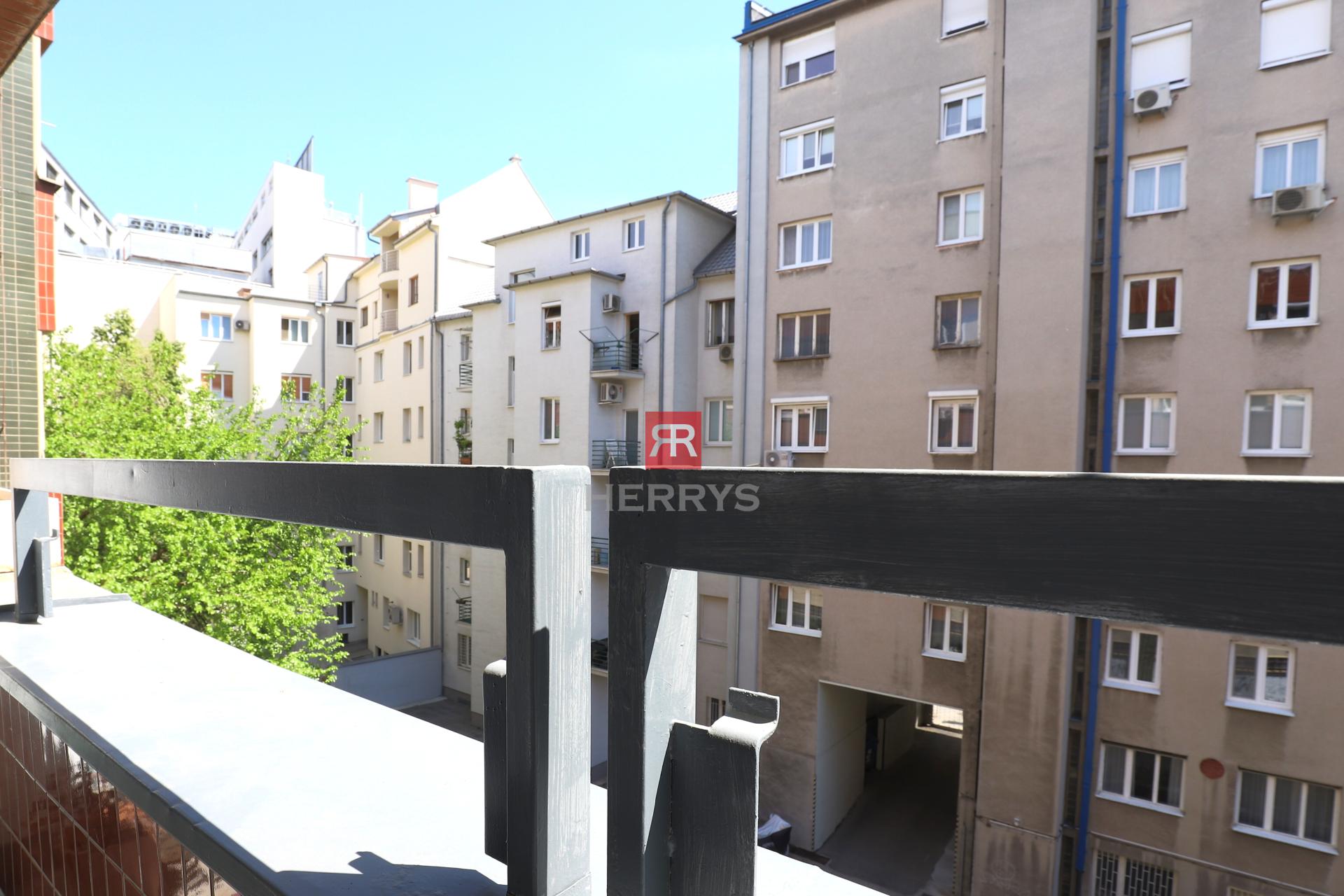 HERRYS - Cozy 4-room apartment for rent in the Old Town on Palackého Street