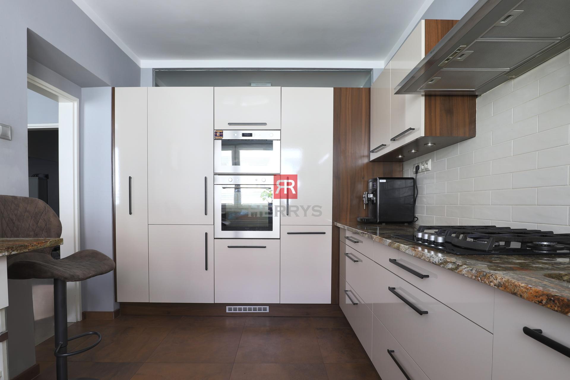 HERRYS - Cozy 4-room apartment for rent in the Old Town on Palackého Street