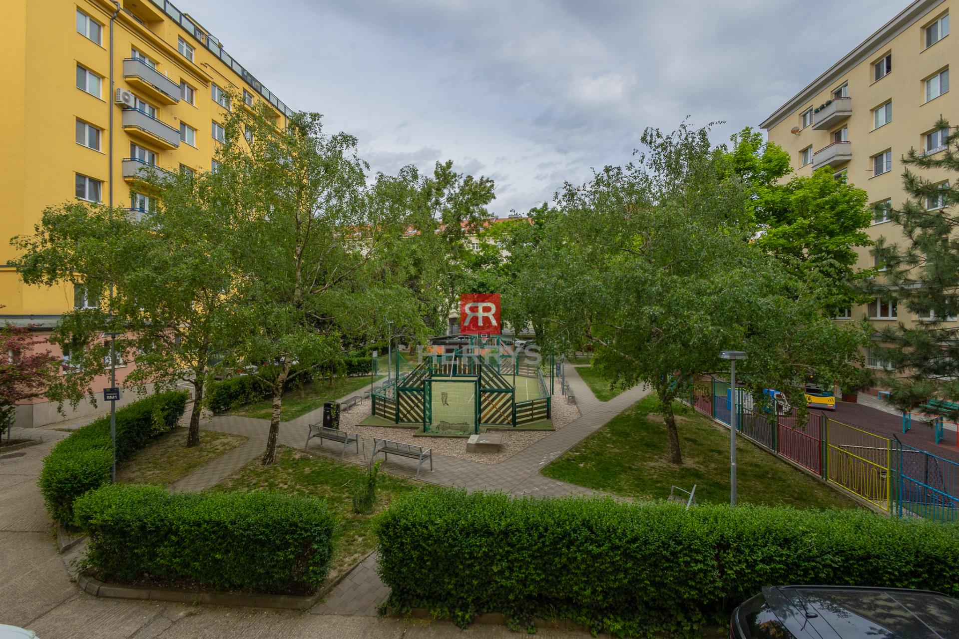 HERRYS - Na predaj 3-izbový byt v pôvodnom stave na Krížnej ulici