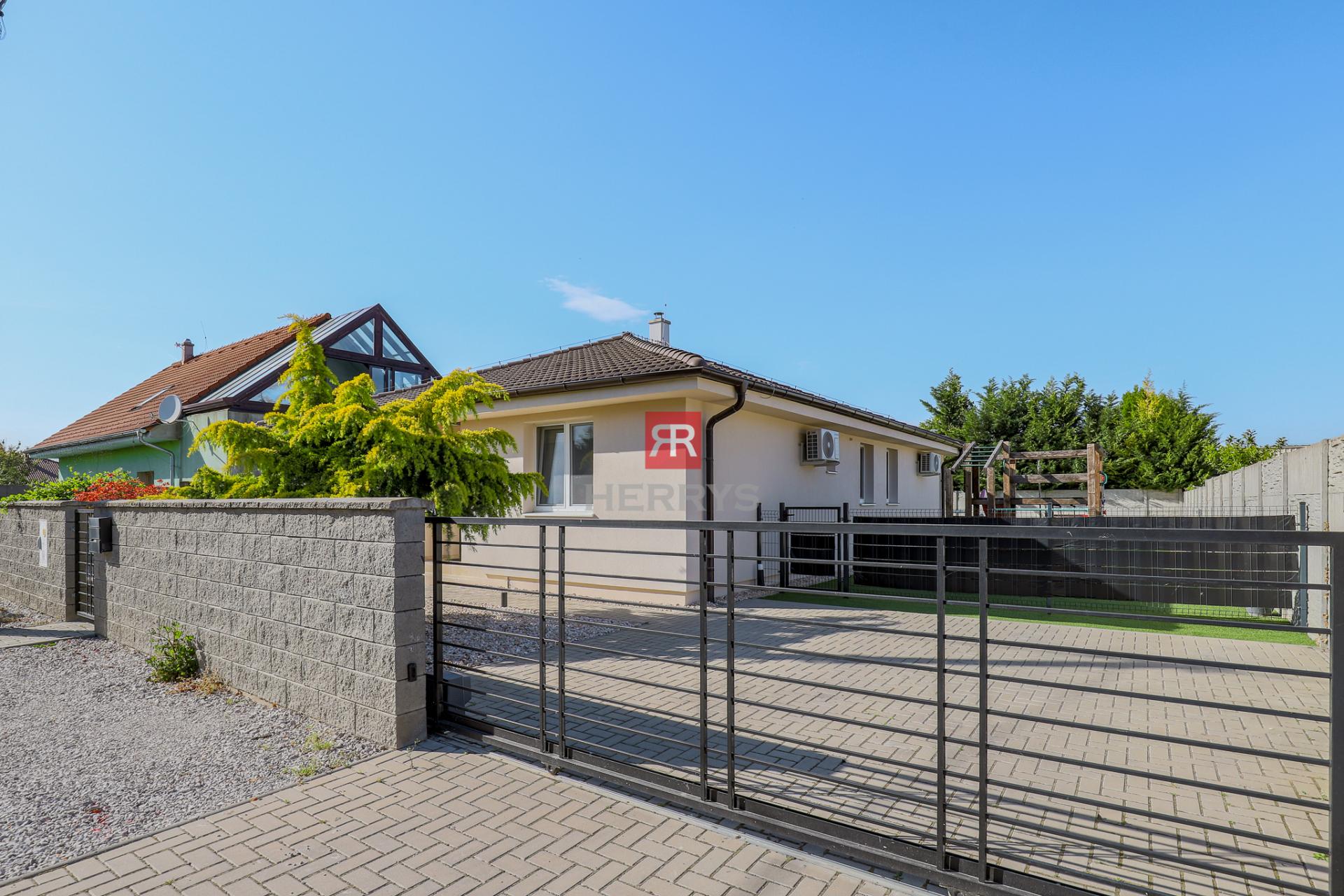 HERRYS - Na prenájom luxusný 4-izbový rodinný dom so záhradou