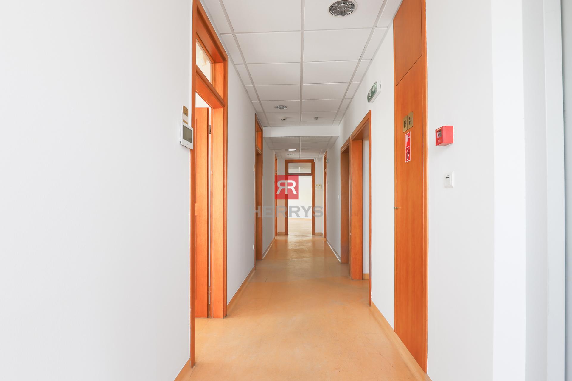 HERRYS - Na prenájom kancelárske priestory v BA -Nové mesto | 197 m² | S parkovaním
