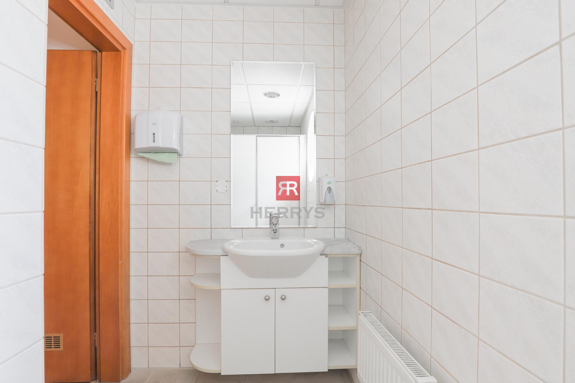 HERRYS - Na prenájom kancelárske priestory v BA -Nové mesto | 197 m² | S parkovaním