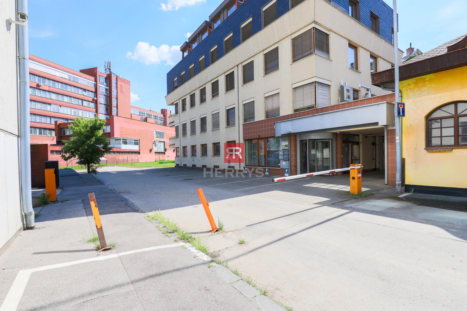 HERRYS - Na prenájom kancelárske priestory v BA -Nové mesto | 197 m² | S parkovaním