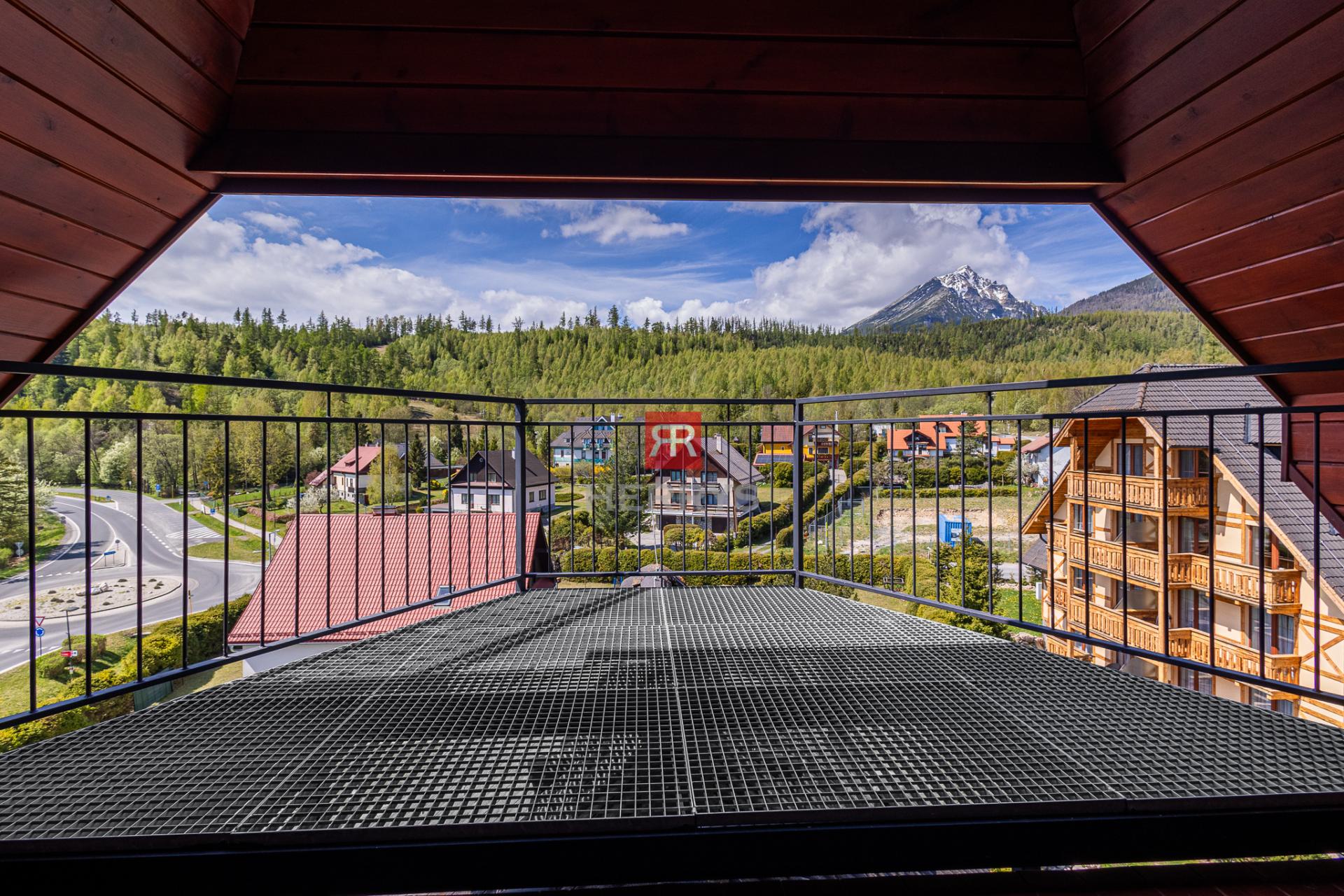 HERRYS - For sale a luxurious 4-room apartment in an exceptional location in Tatranská Lomnica