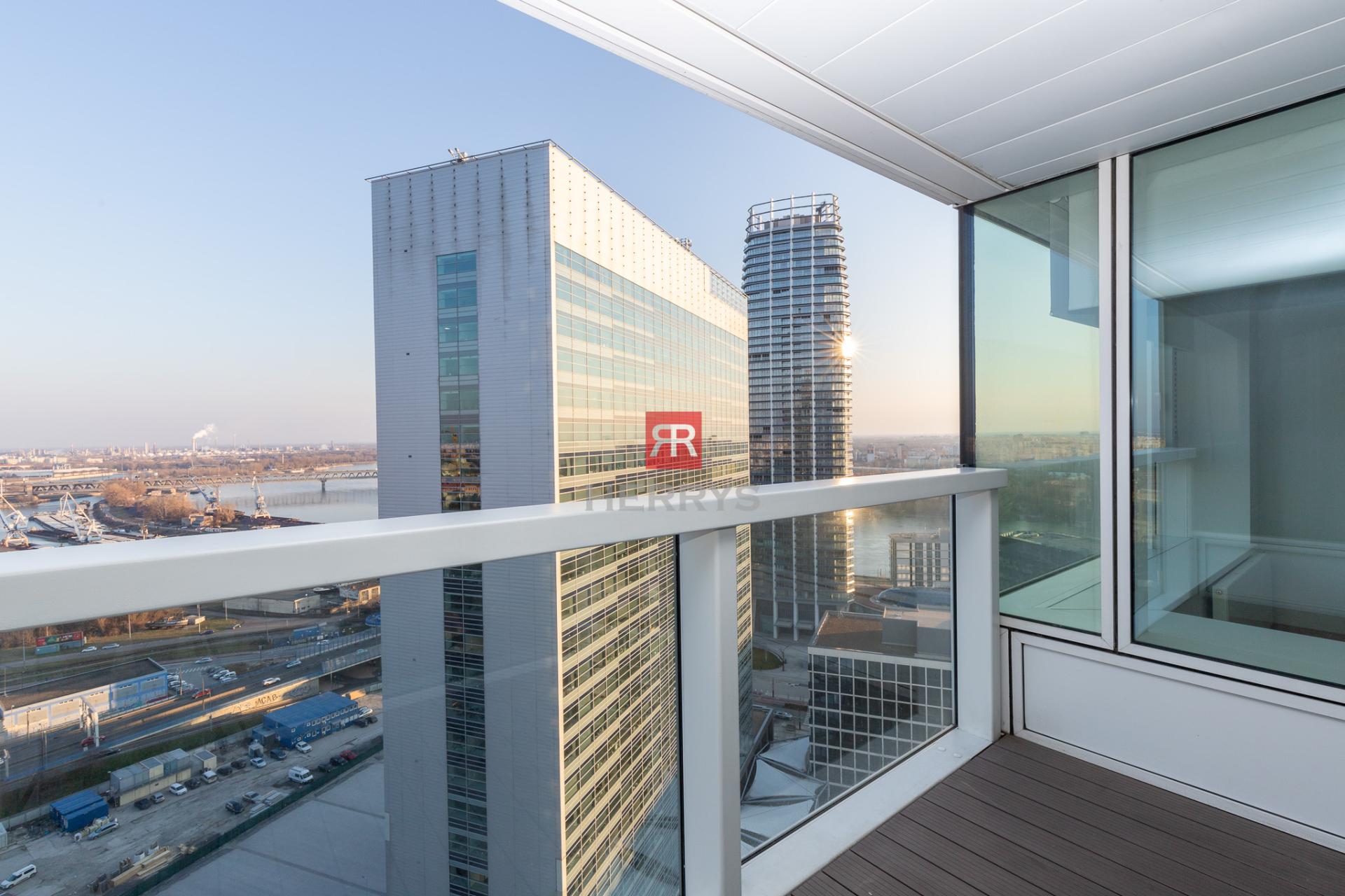 HERRYS - For sale investment 2-bedroom apartment on the 25th floor in Panorama City with parking