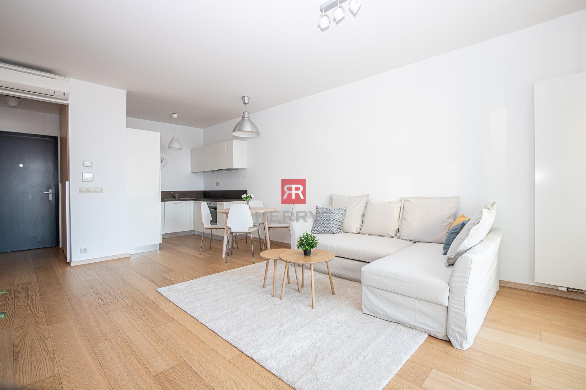 HERRYS - For sale investment 2-bedroom apartment on the 25th floor in Panorama City with parking