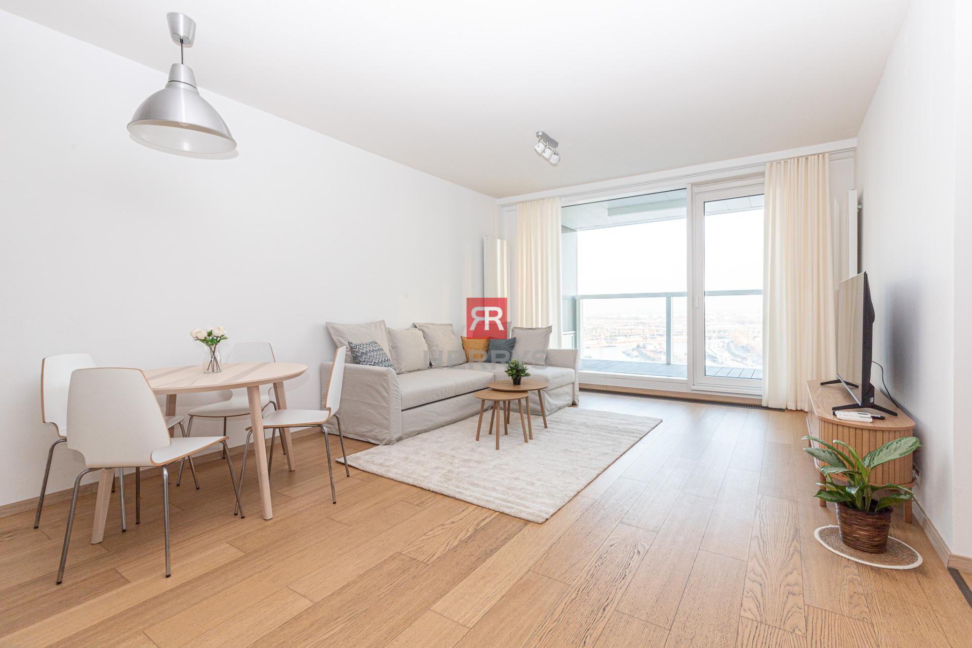 HERRYS - For sale investment 2-bedroom apartment on the 25th floor in Panorama City with parking