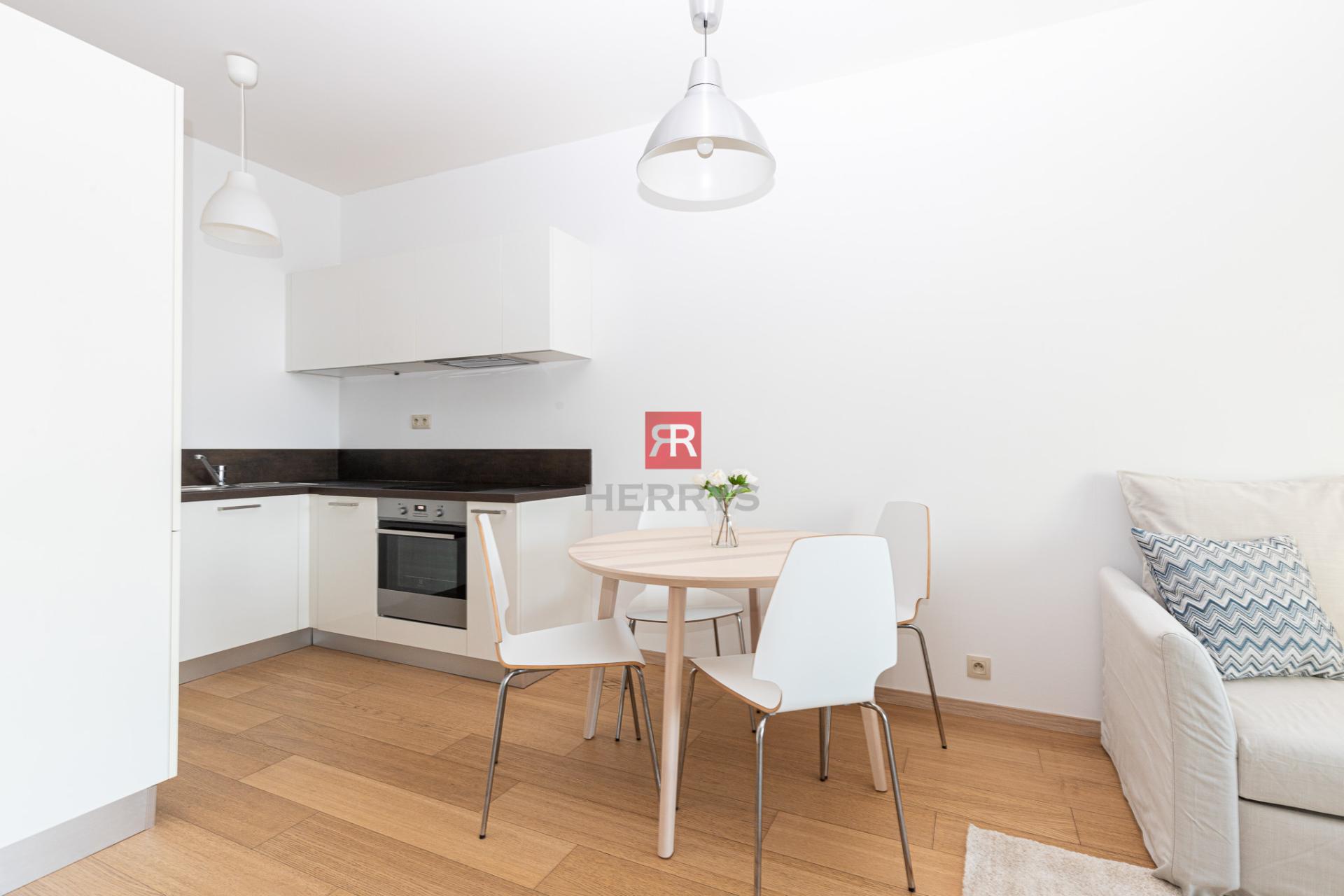 HERRYS - For sale investment 2-bedroom apartment on the 25th floor in Panorama City with parking