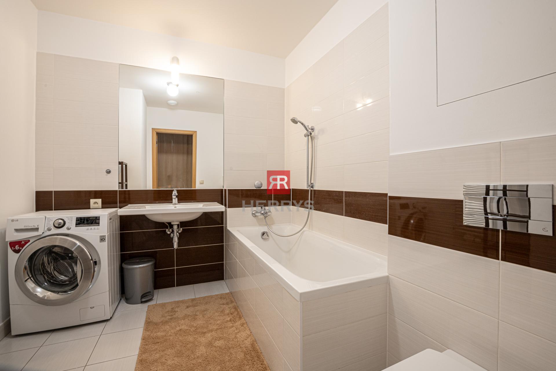HERRYS - For sale investment 2-bedroom apartment on the 25th floor in Panorama City with parking