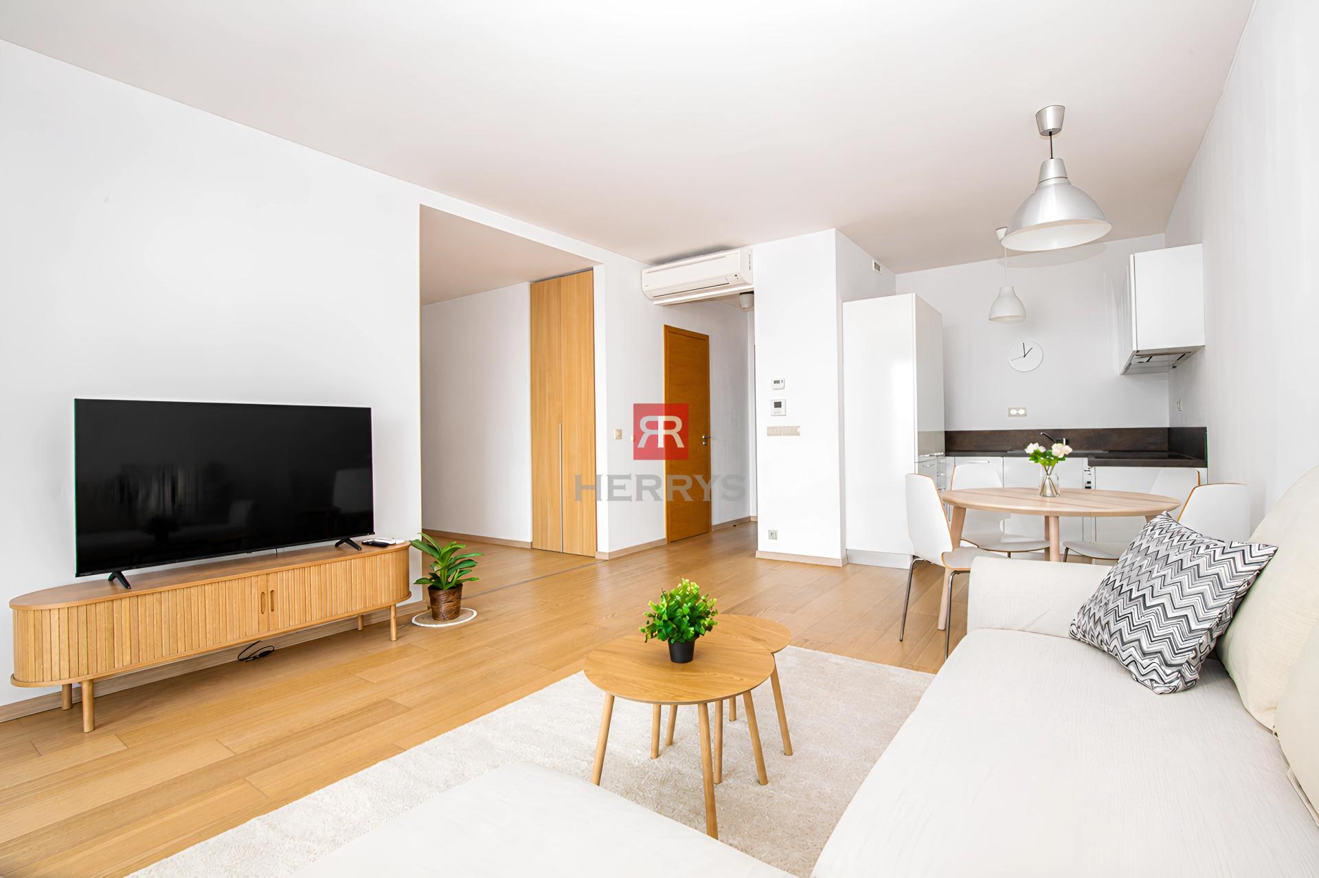 HERRYS - Na predaj investičný 2-izbový byt na 25. poschodí v Panorama City s parkovaním