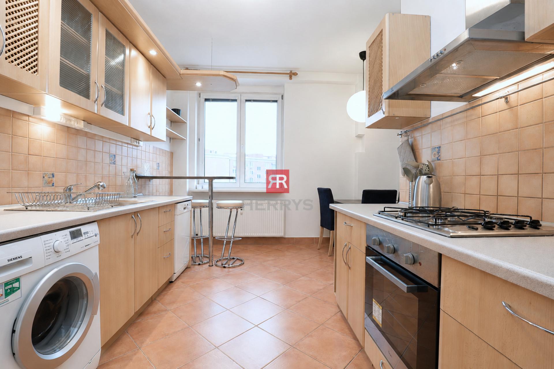 HERRYS - Na predaj priestranný 3 izbový byt s balkónom, pivnicou a dobrými možnosťami parkovania