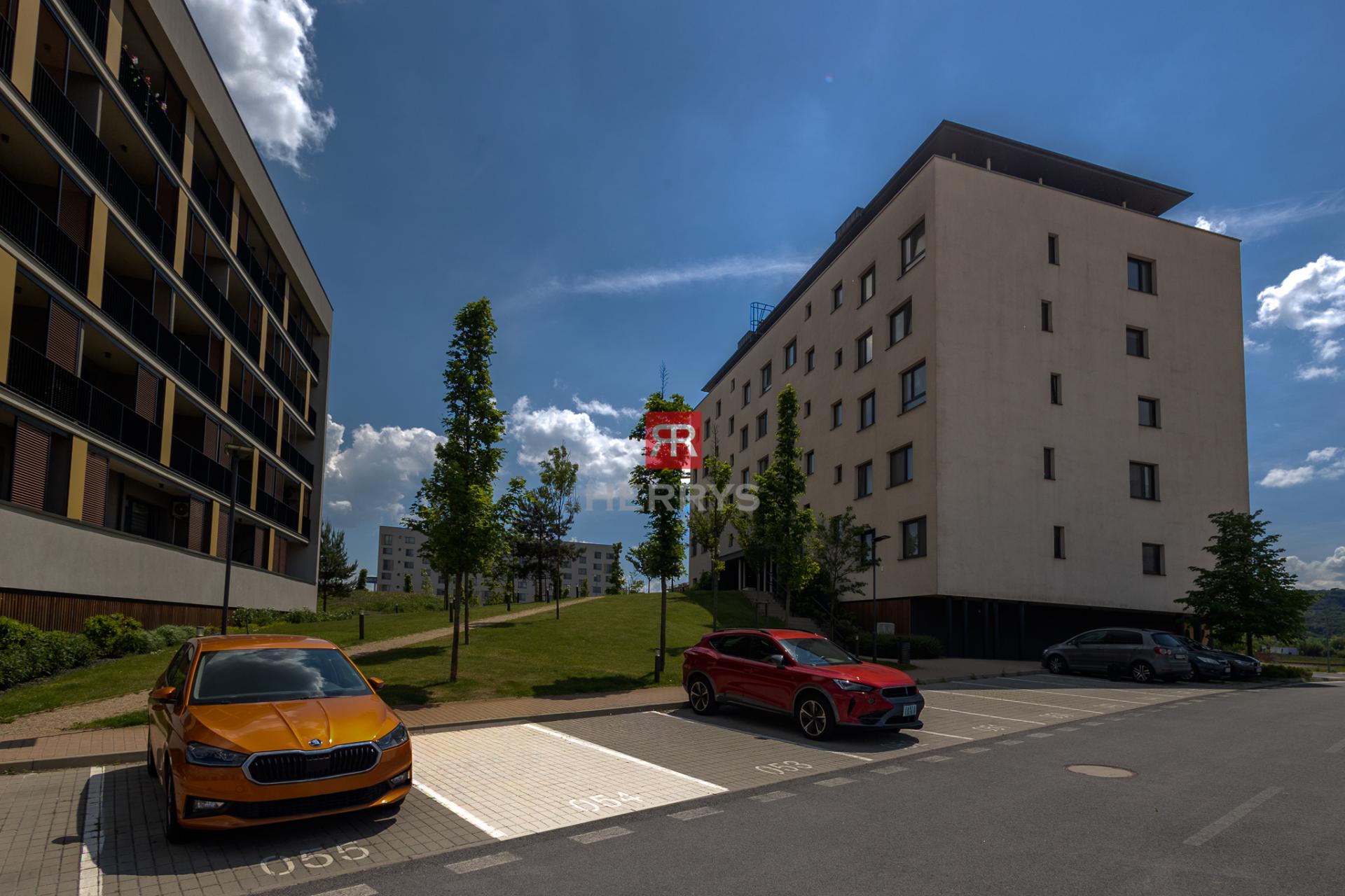 HERRYS - Na predaj svetlý a tichý 3 izbový byt s balkónom a parkovacím státím v novostavbe BORY