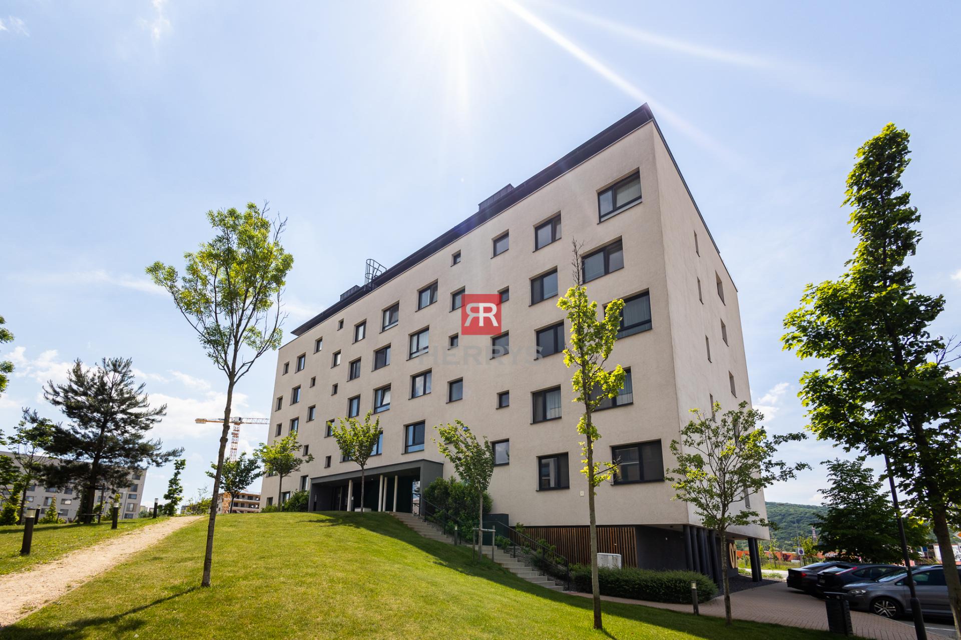 HERRYS - Na predaj svetlý a tichý 3 izbový byt s balkónom a parkovacím státím v novostavbe BORY
