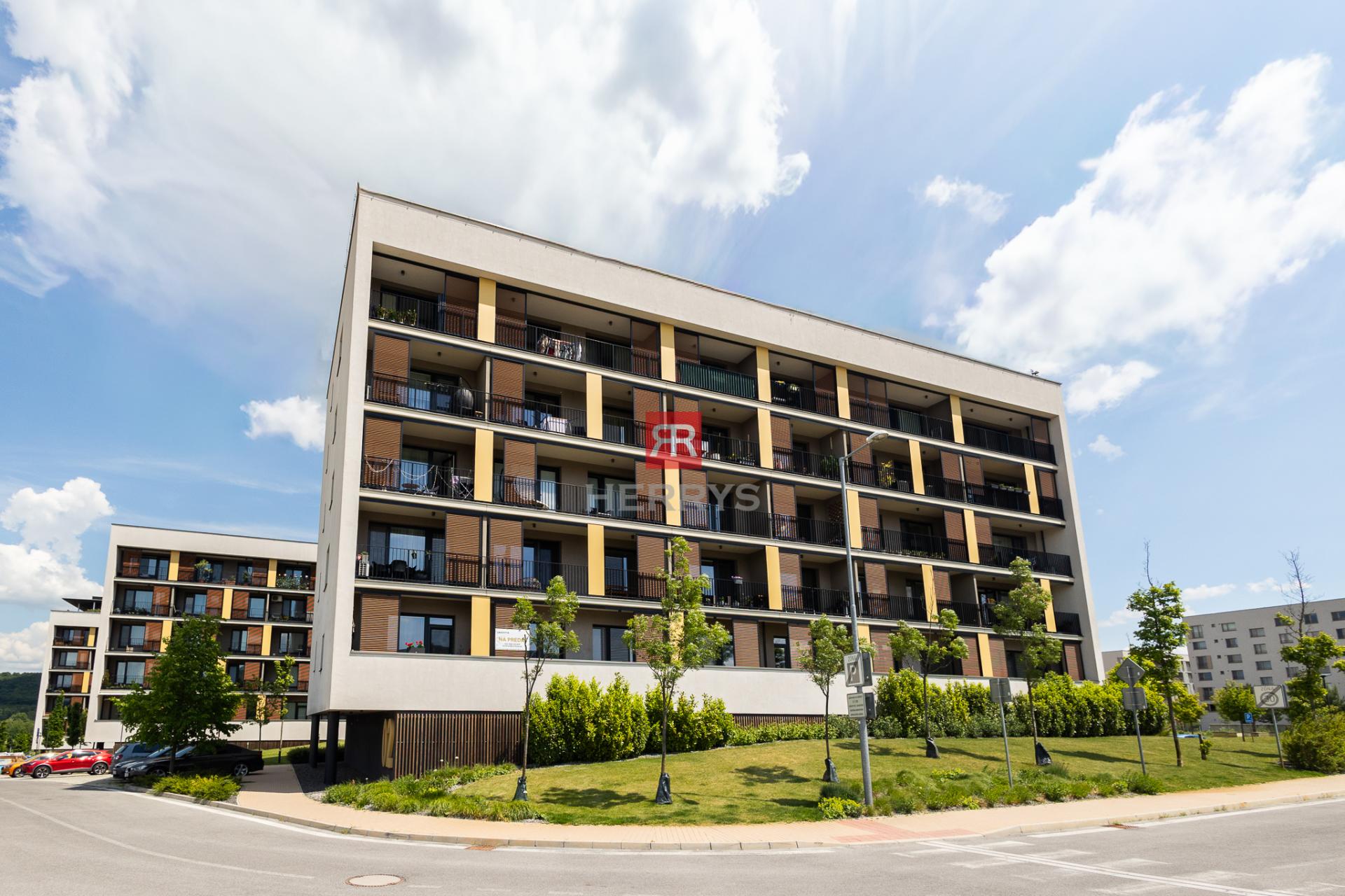 HERRYS - Na predaj svetlý a tichý 3 izbový byt s balkónom a parkovacím státím v novostavbe BORY