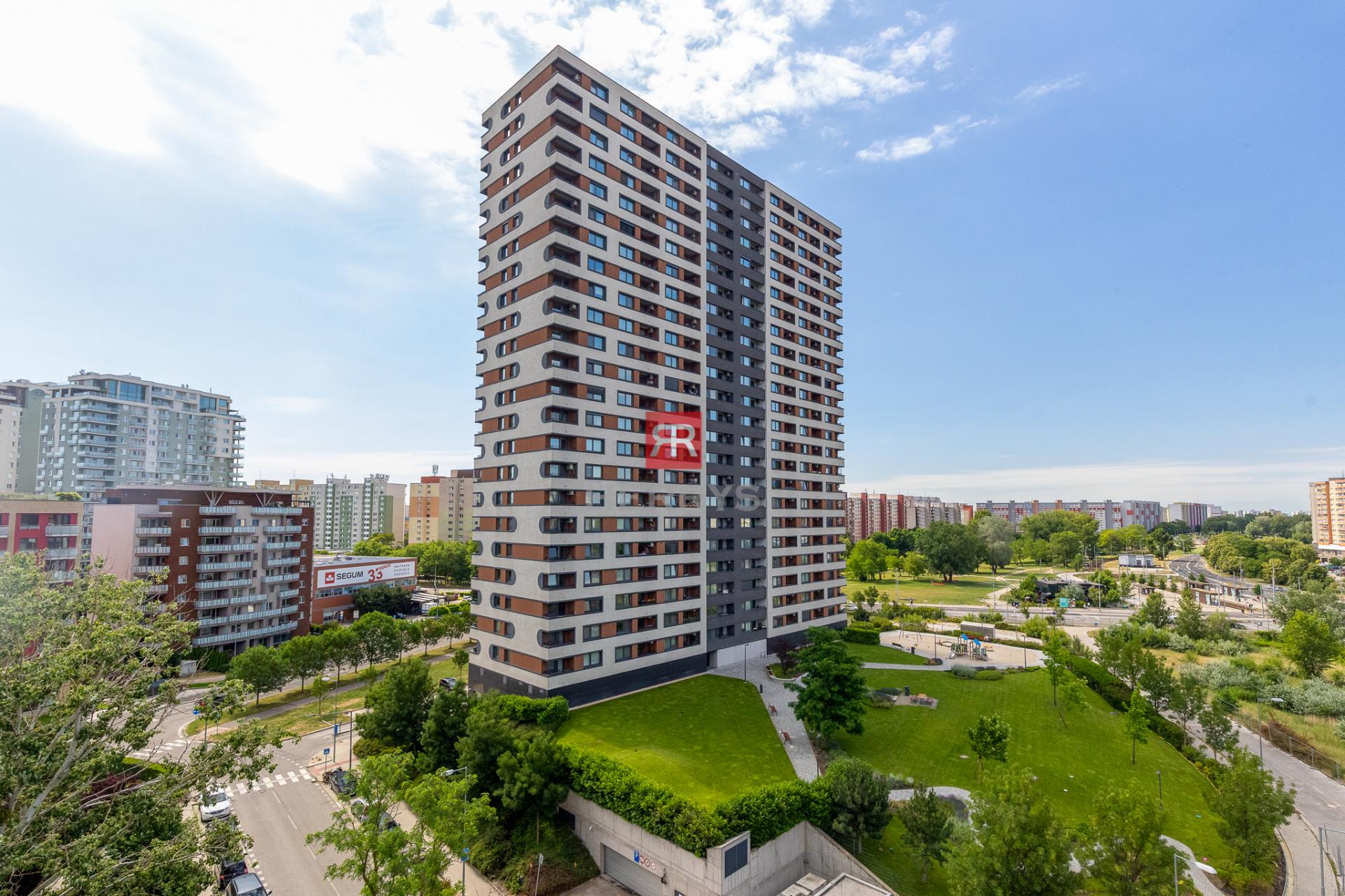 HERRYS - Na predaj 3 izbový mezonet v novostavbe na začiatku Petržalky so 105m terasou