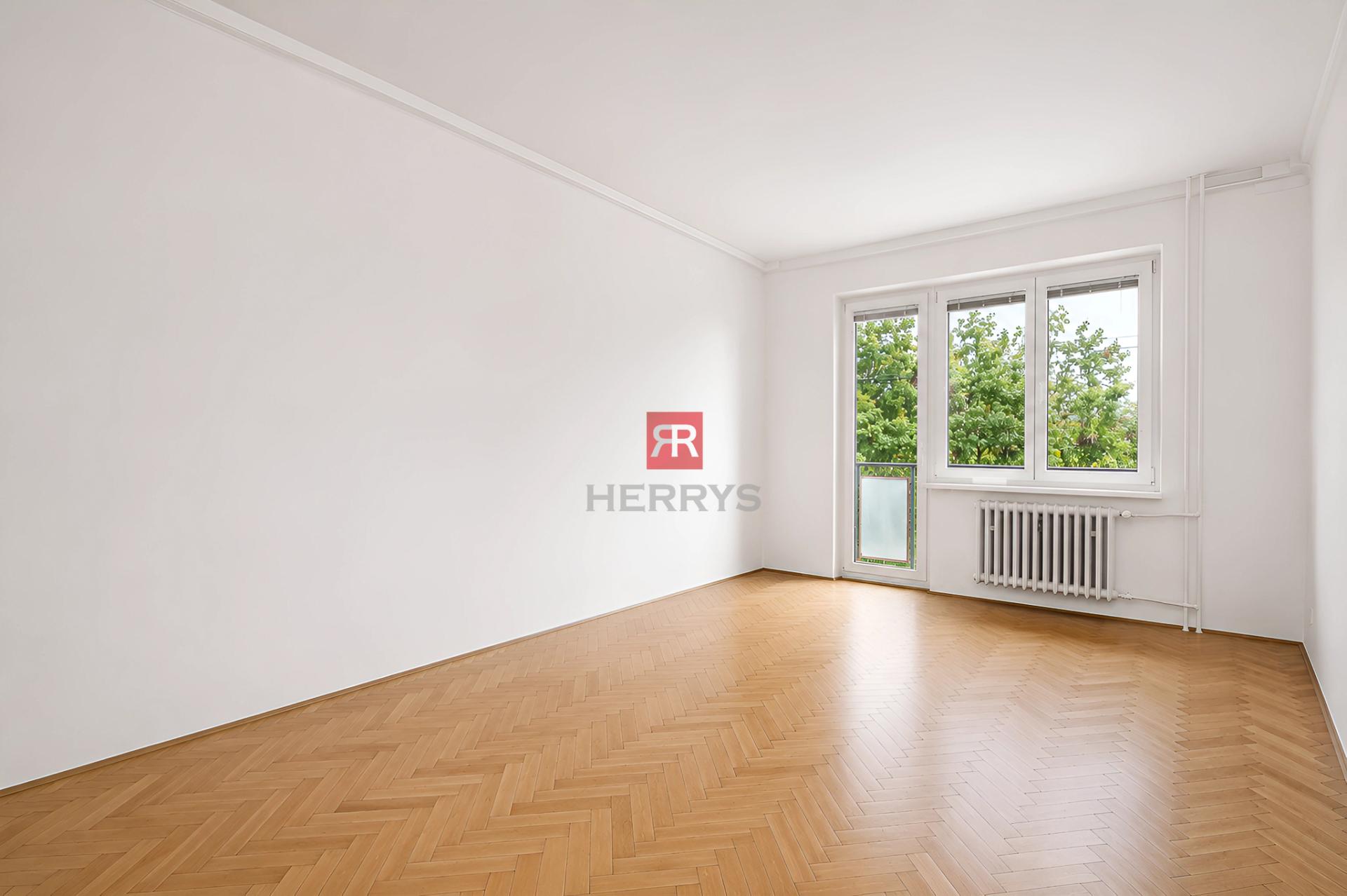 HERRYS - 4-bedroom apartment for sale, partially renovated, with separate kitchen, Zimná street
