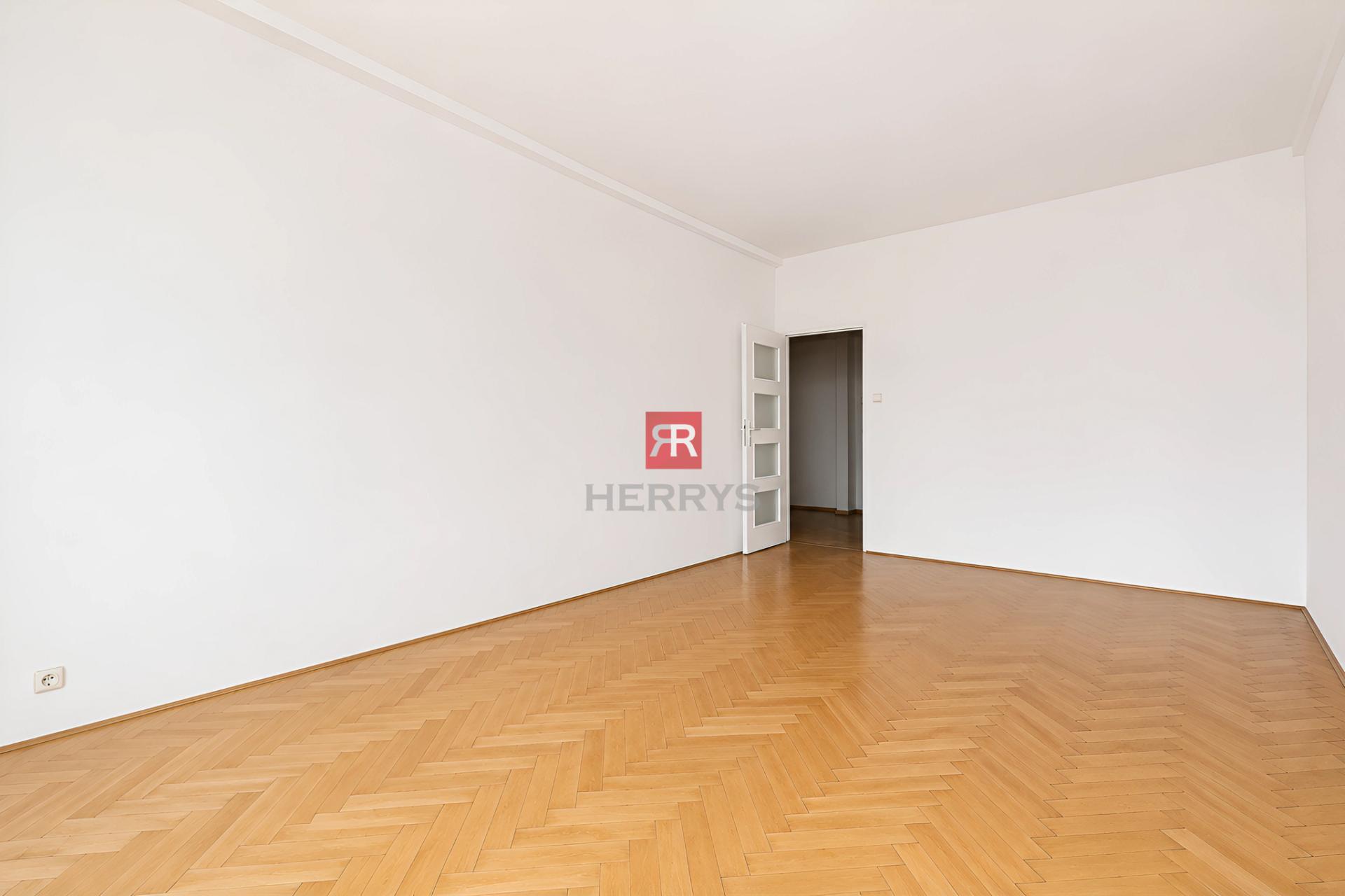 HERRYS - 4-bedroom apartment for sale, partially renovated, with separate kitchen, Zimná street