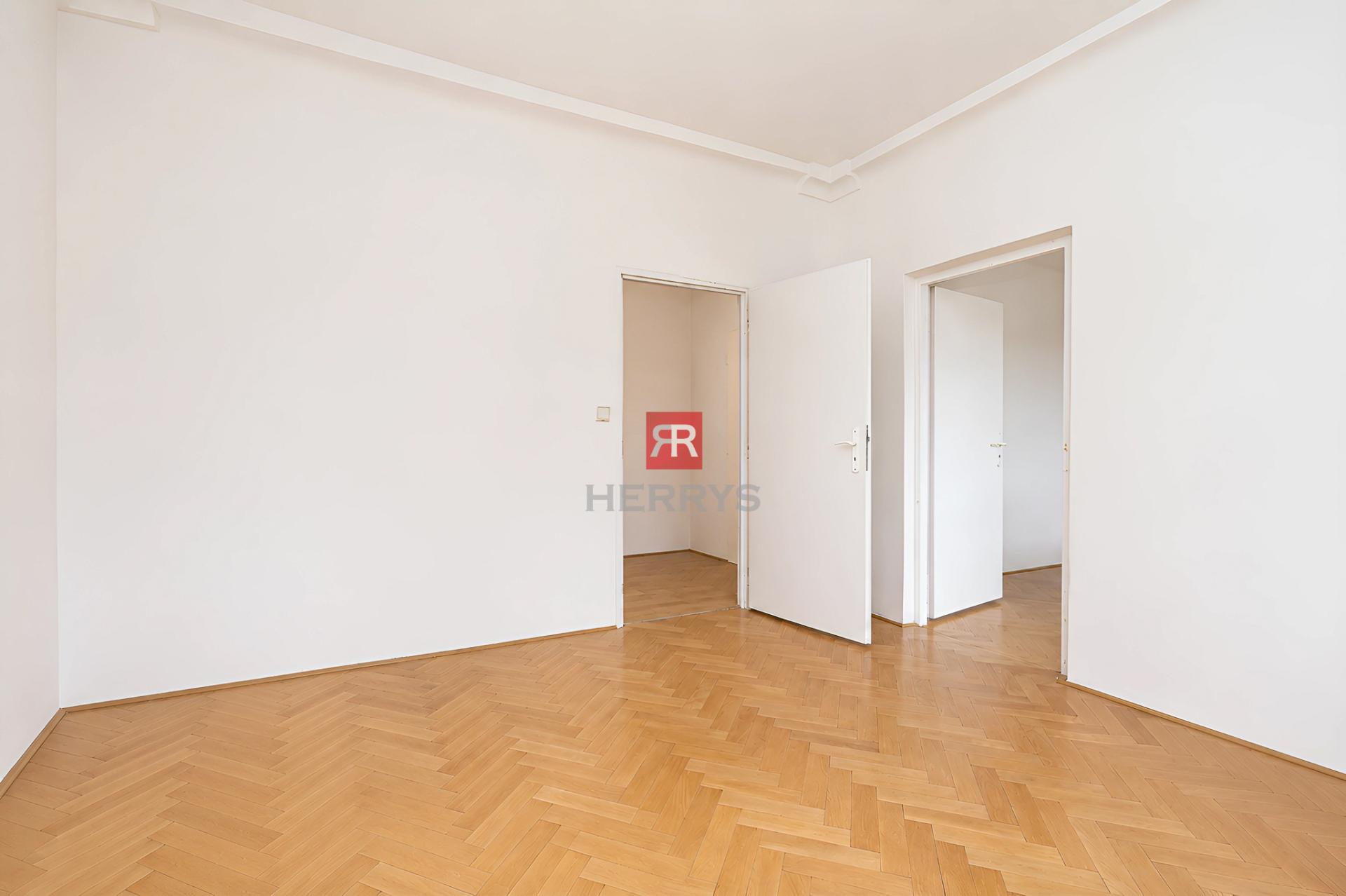 HERRYS - 4-bedroom apartment for sale, partially renovated, with separate kitchen, Zimná street