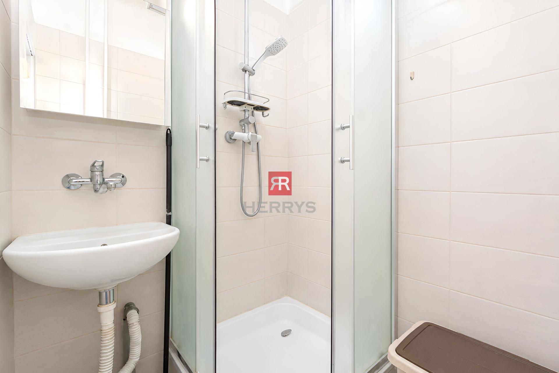 HERRYS - 4-bedroom apartment for sale, partially renovated, with separate kitchen, Zimná street