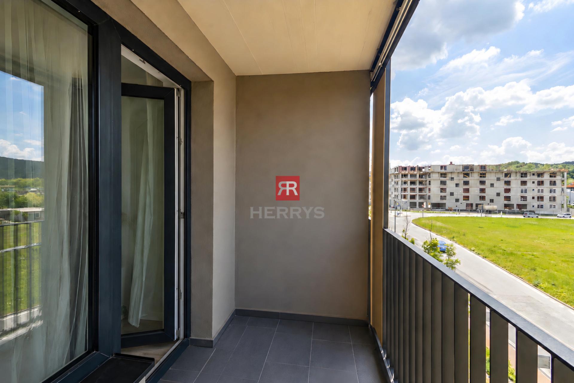 HERRYS – Bright 3-Room Apartment for Sale with Balcony &amp; Parking in New BORY Development