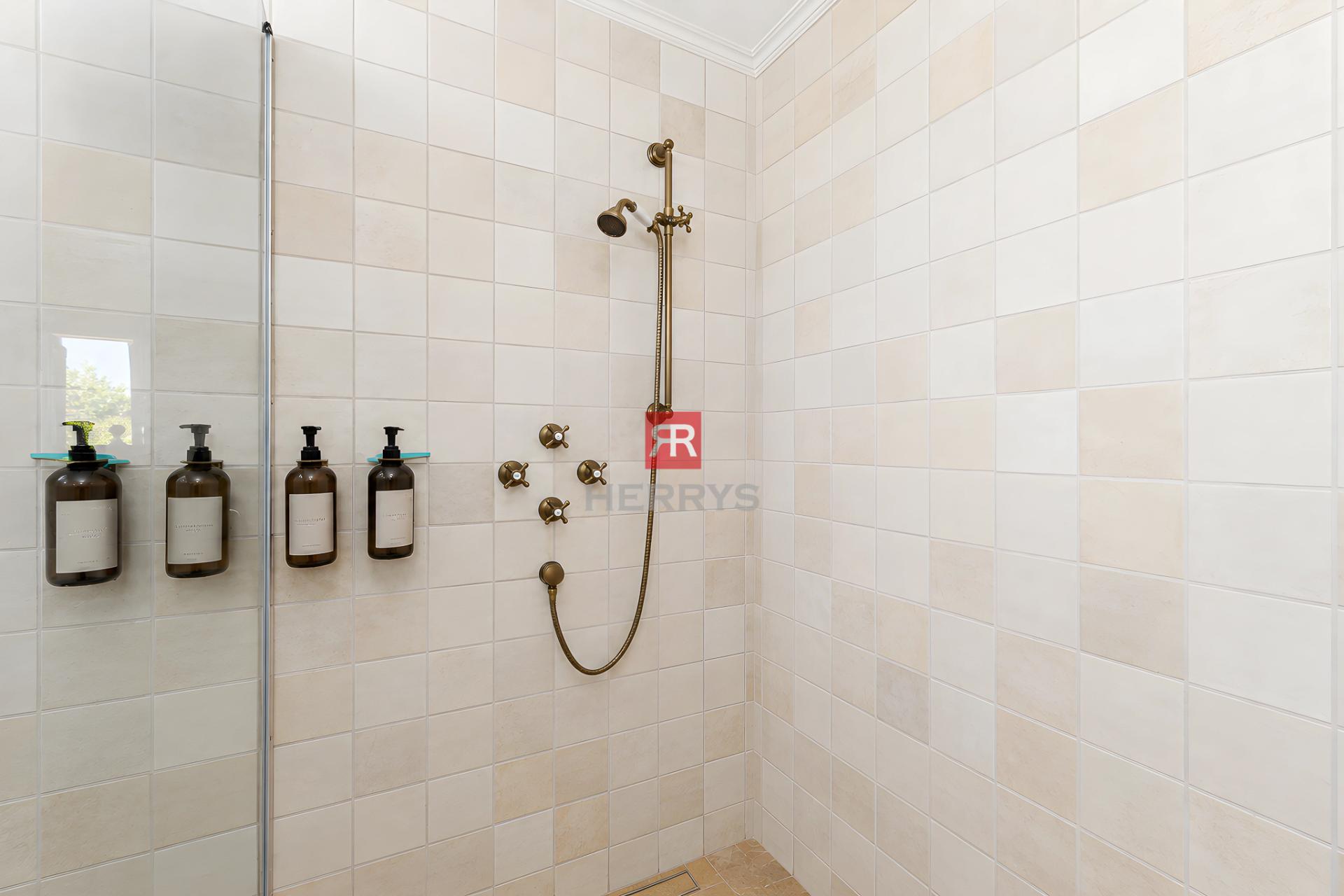 HERRYS - Na prenájom luxusný 4-izbový rodinný dom so záhradou