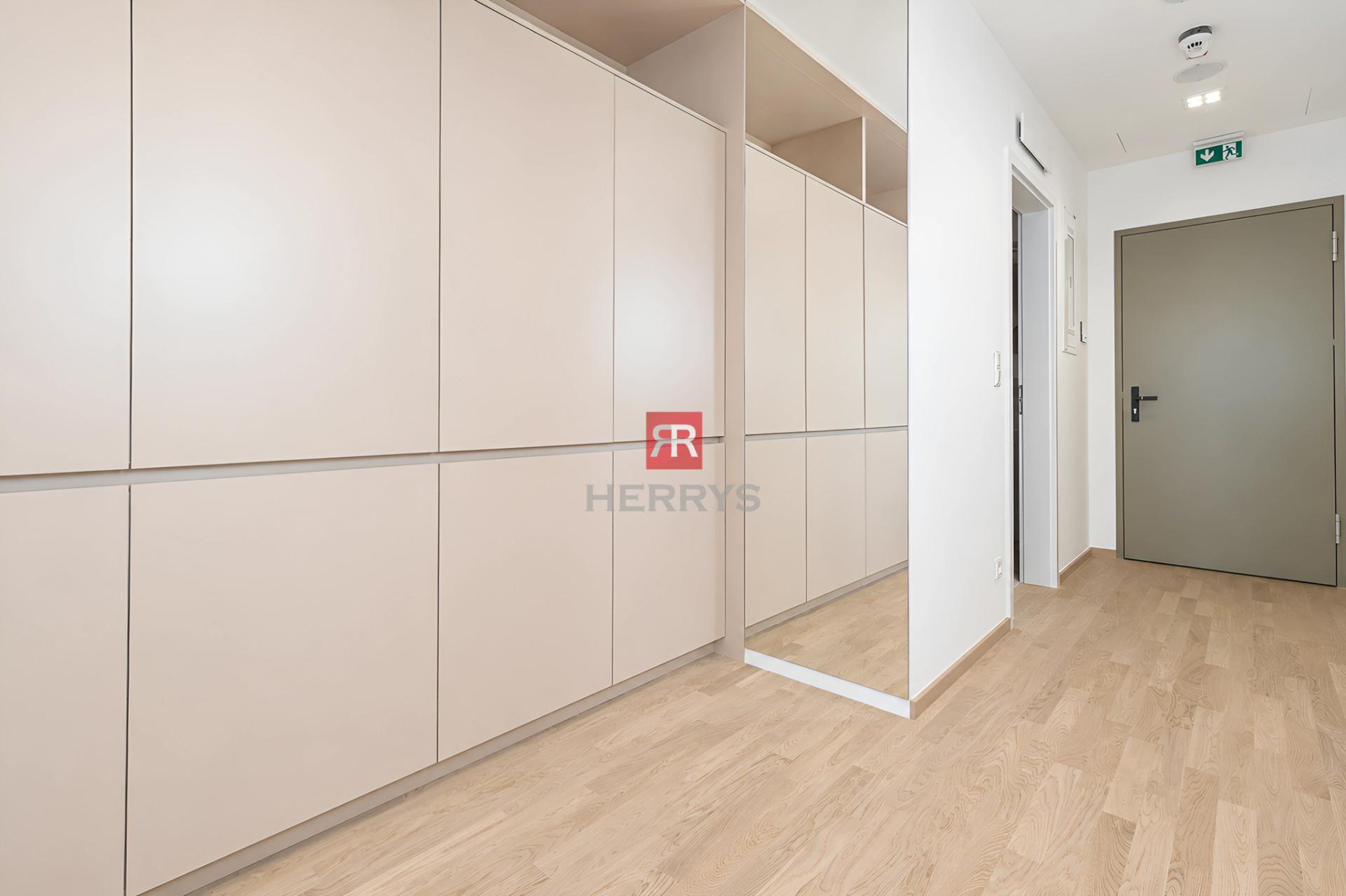 HERRYS - Representative office space for sale with a beautiful view in the ZWIRN OFFICE project