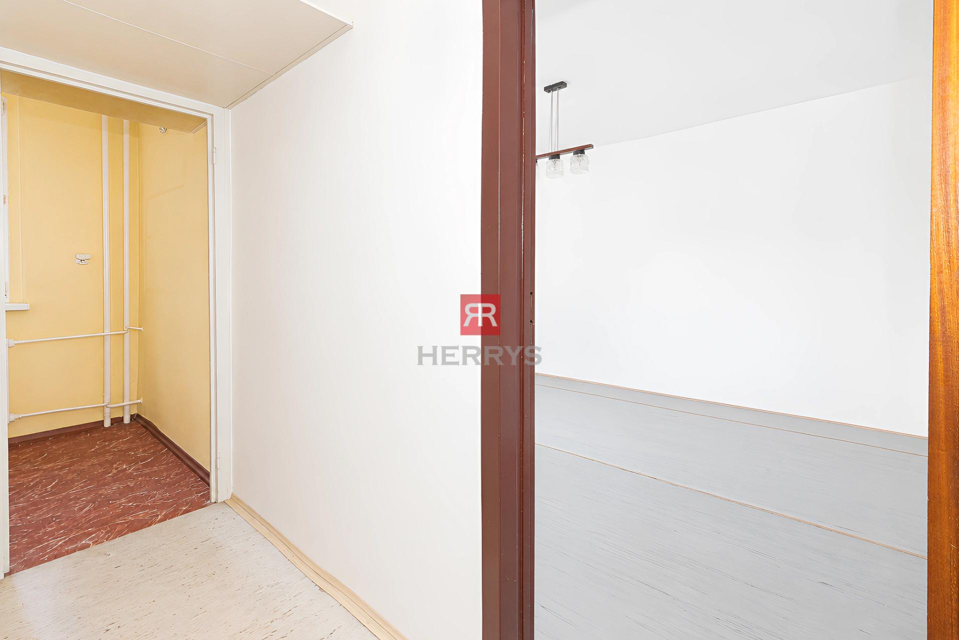 HERRYS - For sale 1-room flat in original condition on Slatinská Street in Vrakuňa