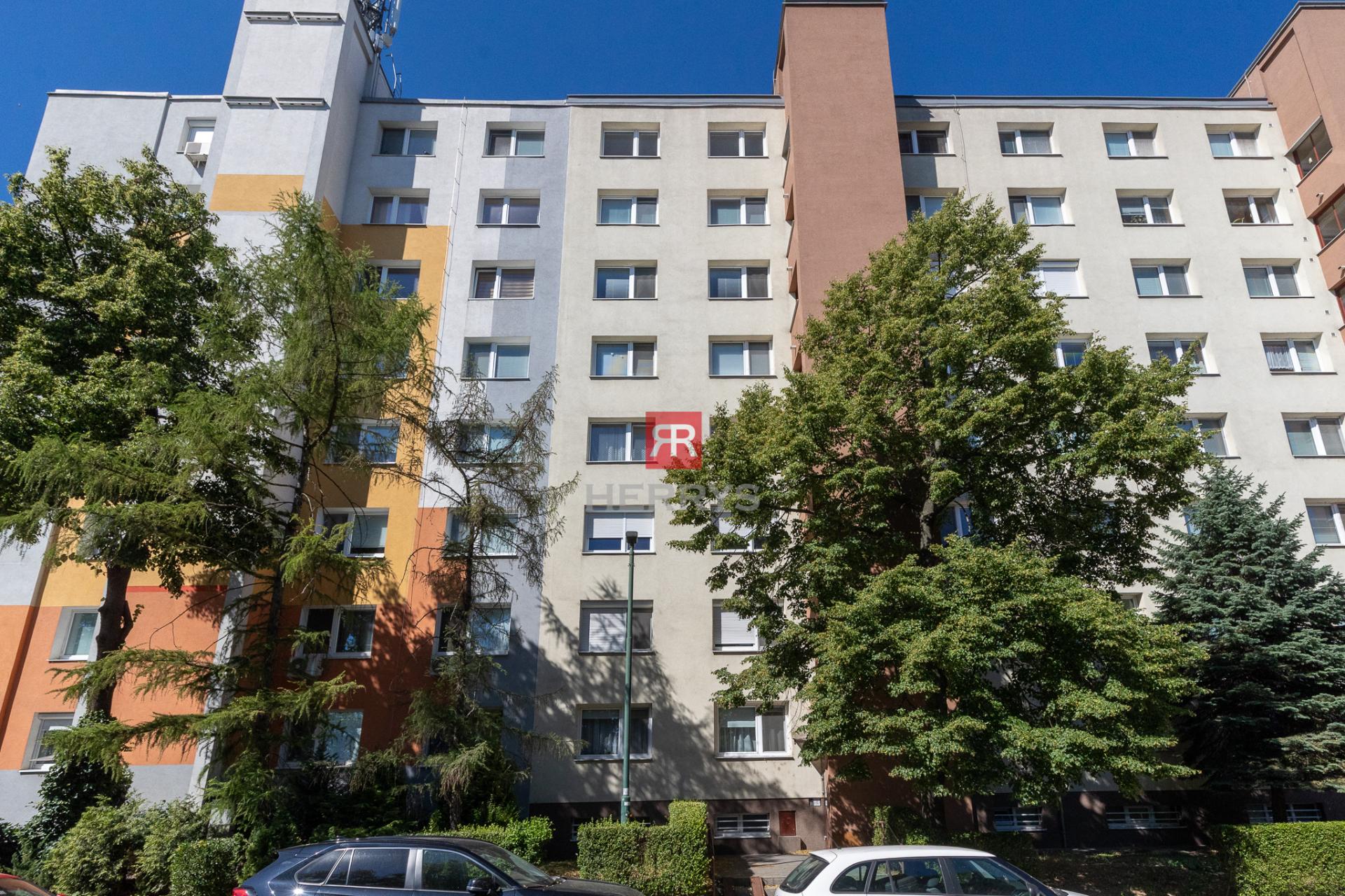 HERRYS - For sale 1-room flat in original condition on Slatinská Street in Vrakuňa