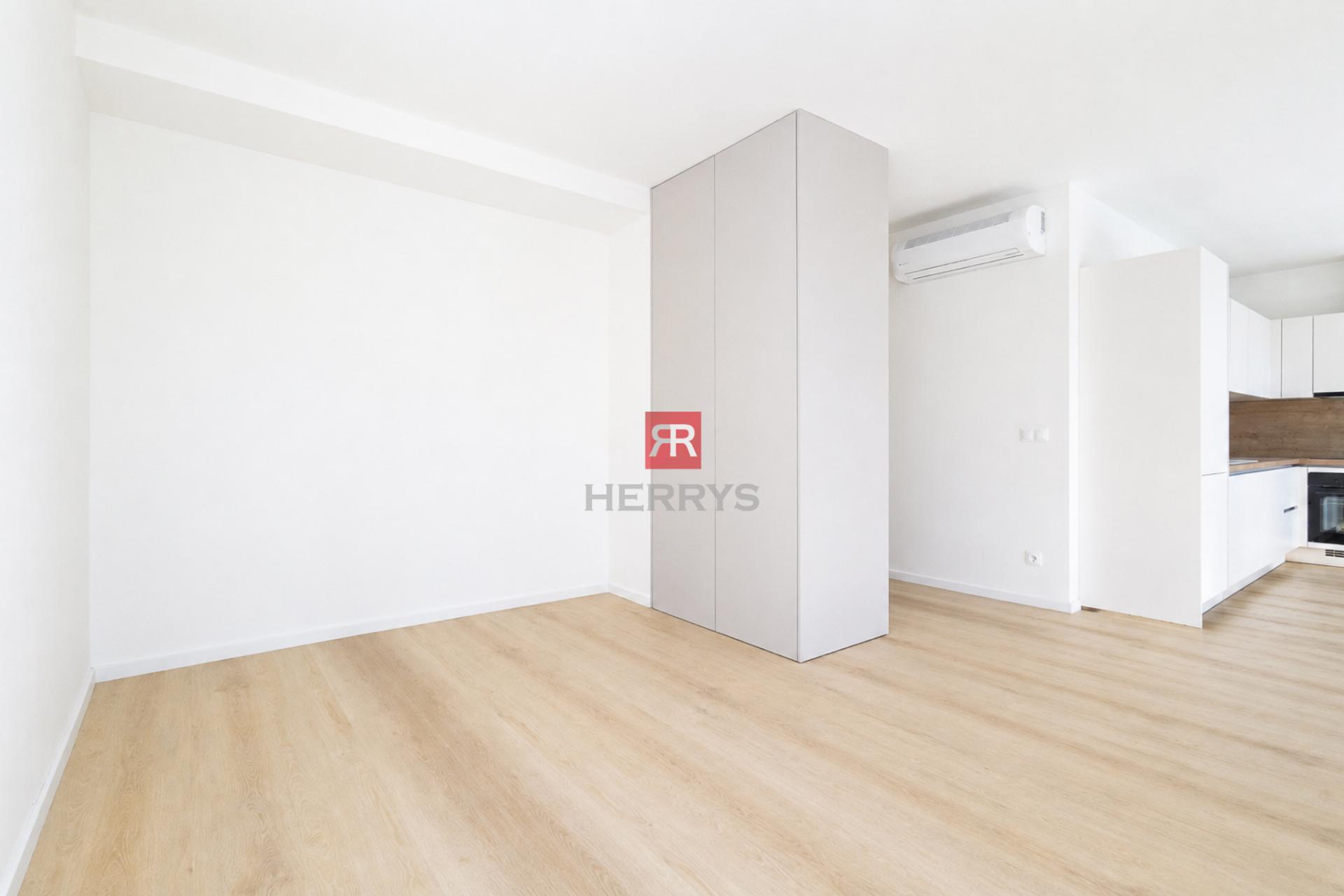 HERRYS – Na predaj 1-izbový apartmán s terasou v projekte UNO Poštová
