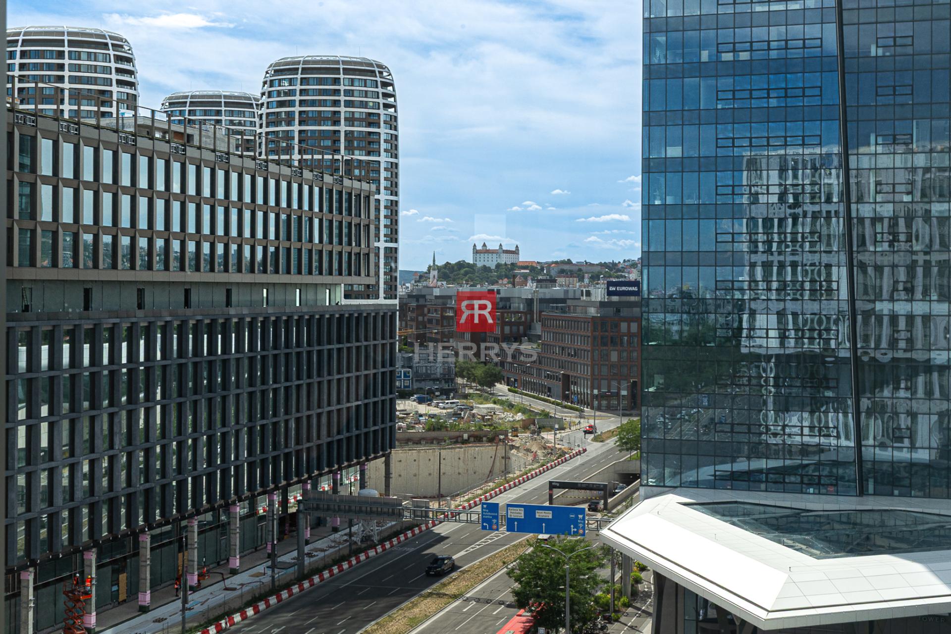 HERRYS - Representative office space for rent with a beautiful view in the ZWIRN OFFICE project