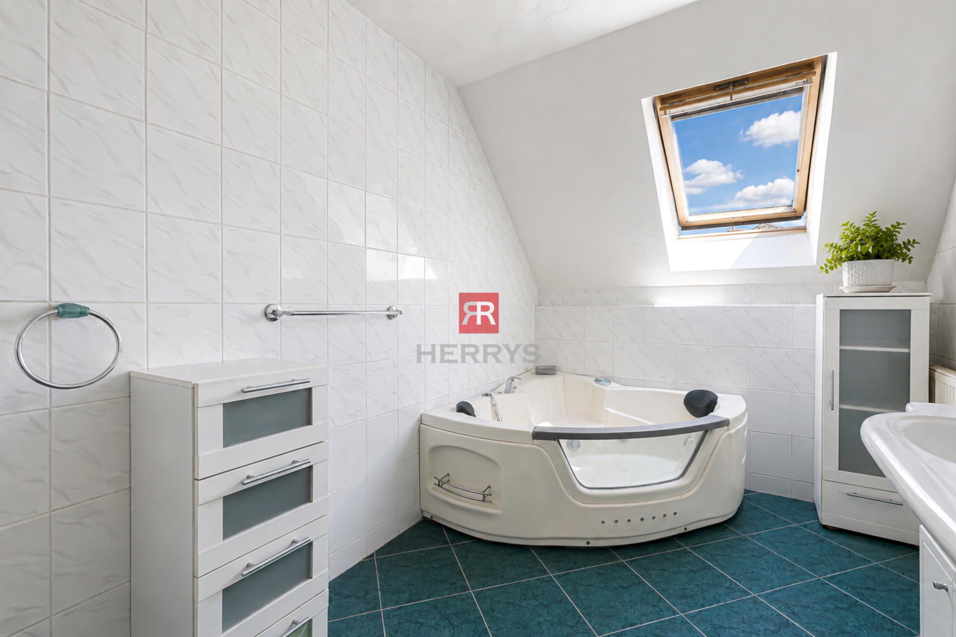 HERRYS – Spacious Family House for Sale, Ideal for Multi-Generational Living in Devínska Nová Ves