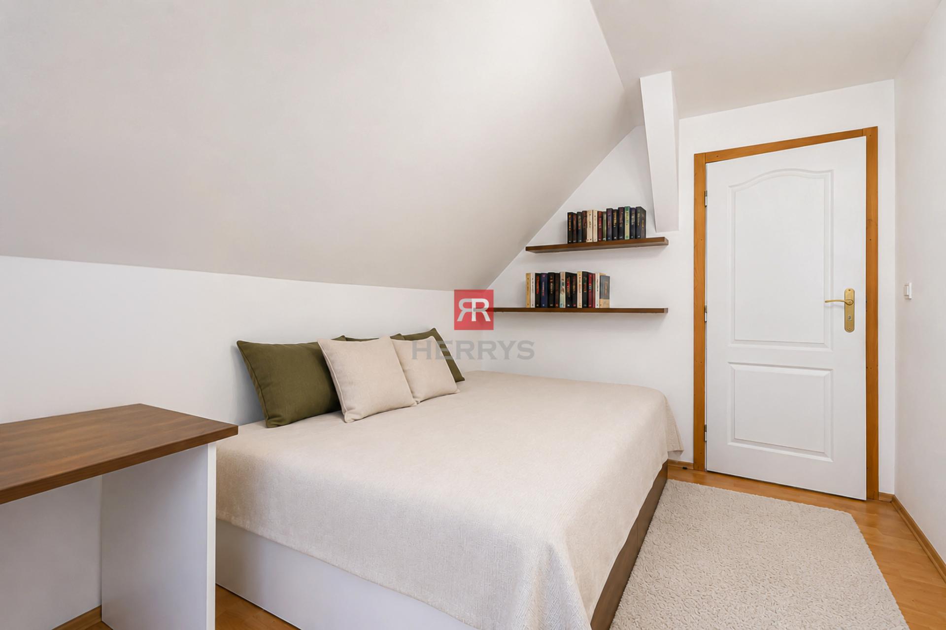 HERRYS – Spacious Family House for Sale, Ideal for Multi-Generational Living in Devínska Nová Ves