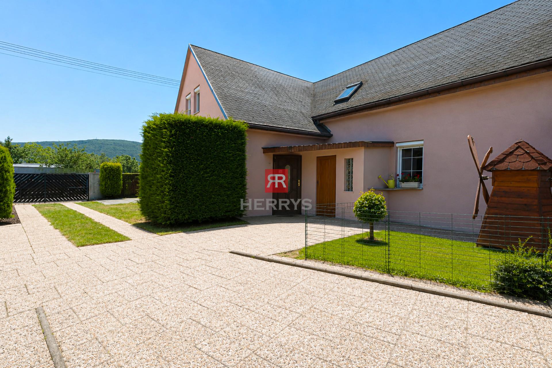 HERRYS – Spacious Family House for Sale, Ideal for Multi-Generational Living in Devínska Nová Ves