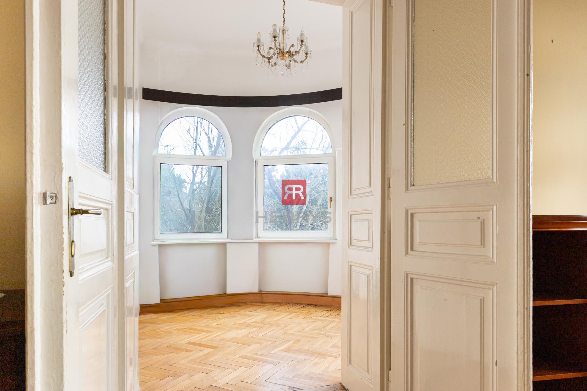 HERRYS - Na predaj charizmatický 2,5-izbový byt s vysokými stropmi na Hlbokej ceste
