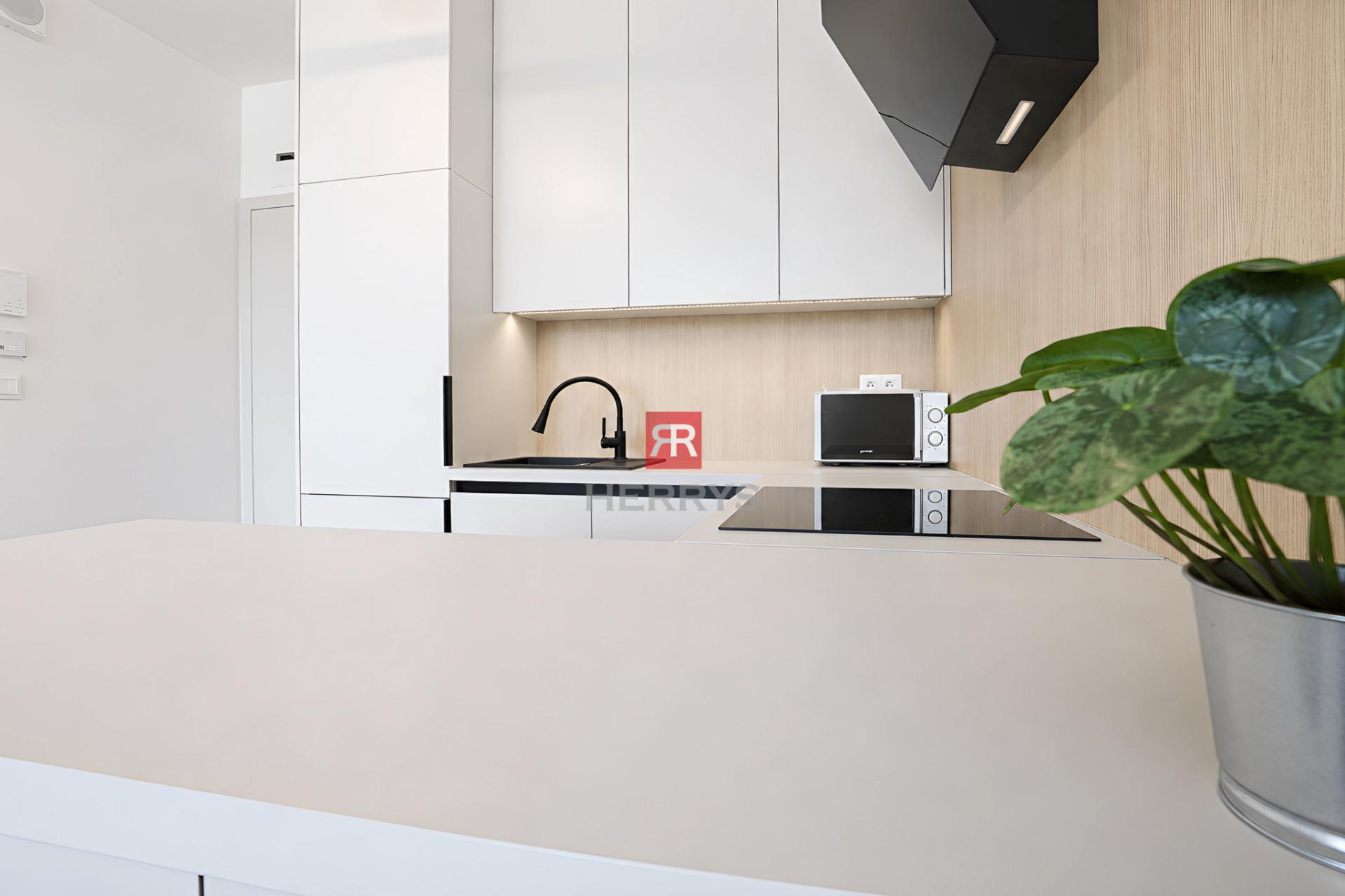 HERRYS - Na prenájom atraktívny 2-izbový apartmán s parkovacím miestom v komplexe METROPOLIS