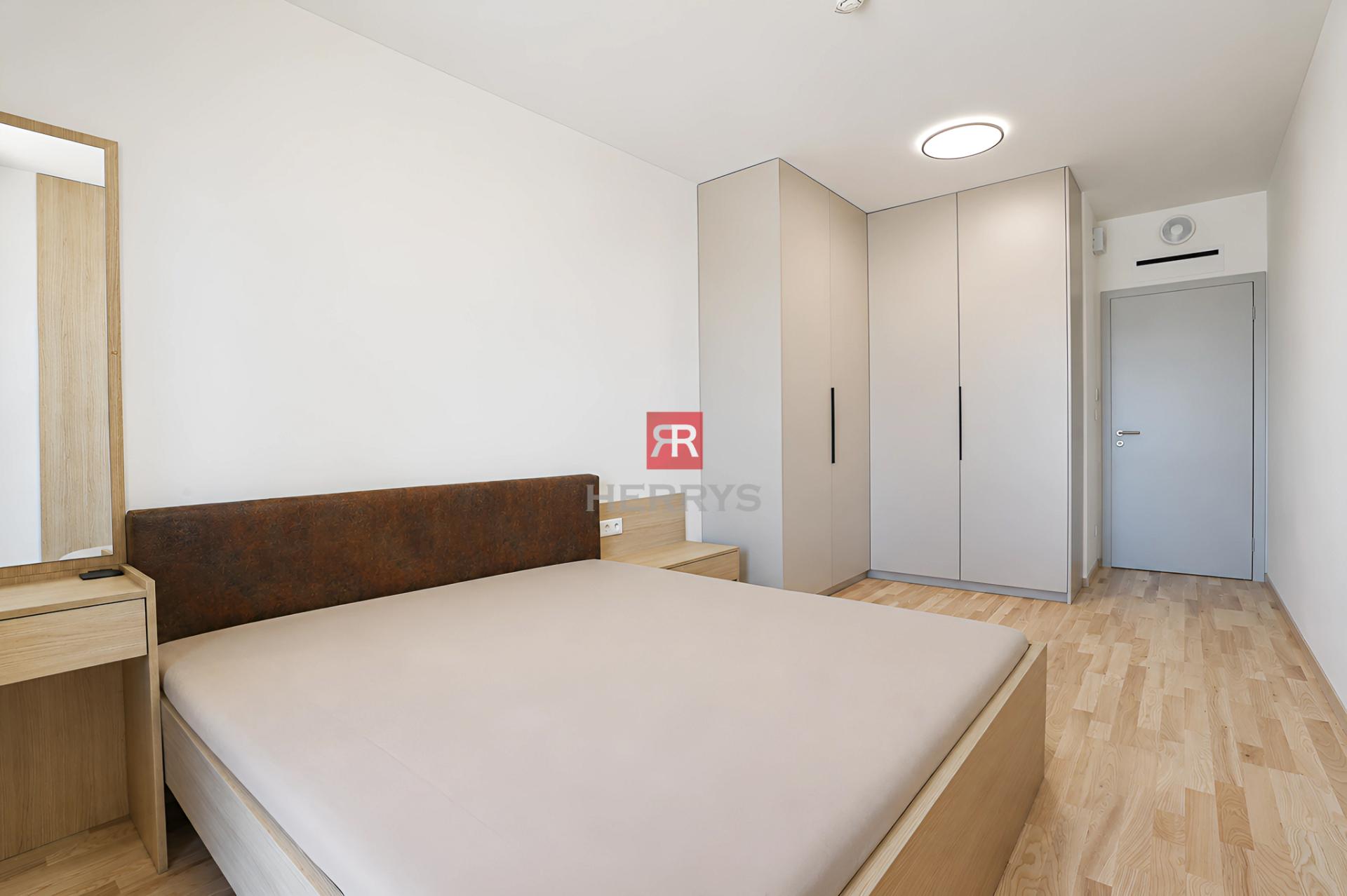 HERRYS - Na prenájom atraktívny 2-izbový apartmán s parkovacím miestom v komplexe METROPOLIS